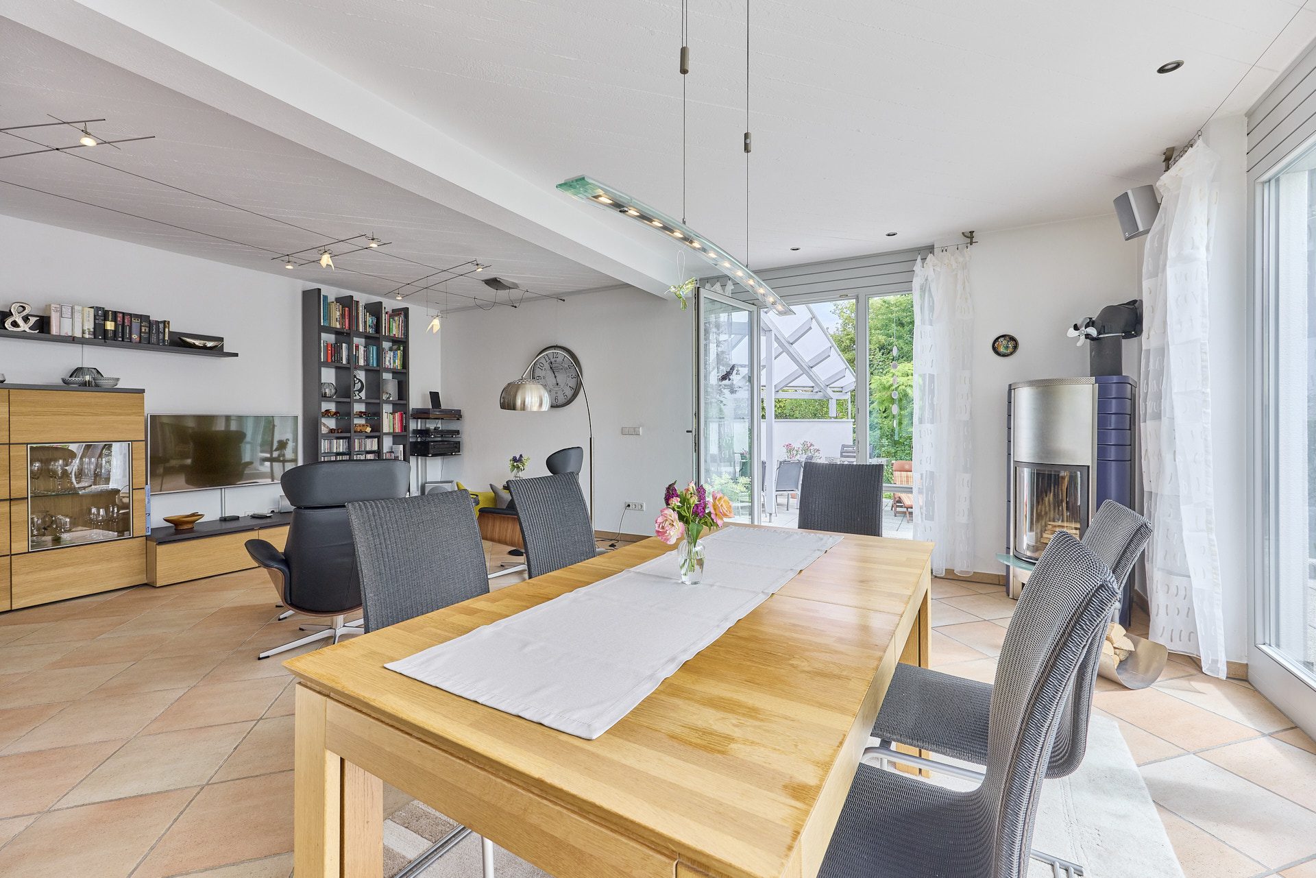 Immobilienangebot - Walldorf - Alle - Außergewöhnliches Anwesen mit Traumgarten und architektonisch ausgefallenem Anbau in Walldorf