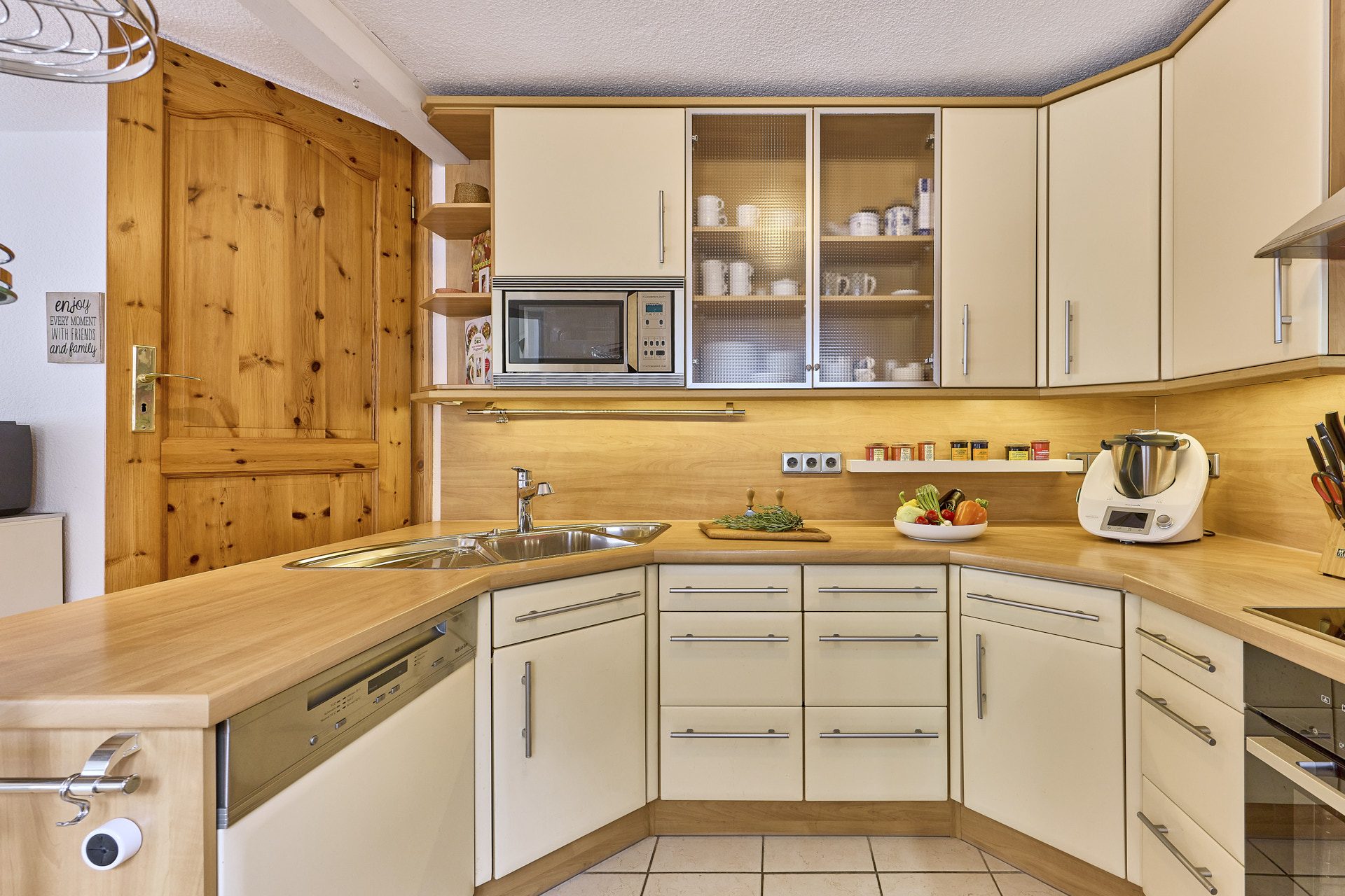Immobilienangebot - Walldorf - Alle - Außergewöhnliches Anwesen mit Traumgarten und architektonisch ausgefallenem Anbau in Walldorf