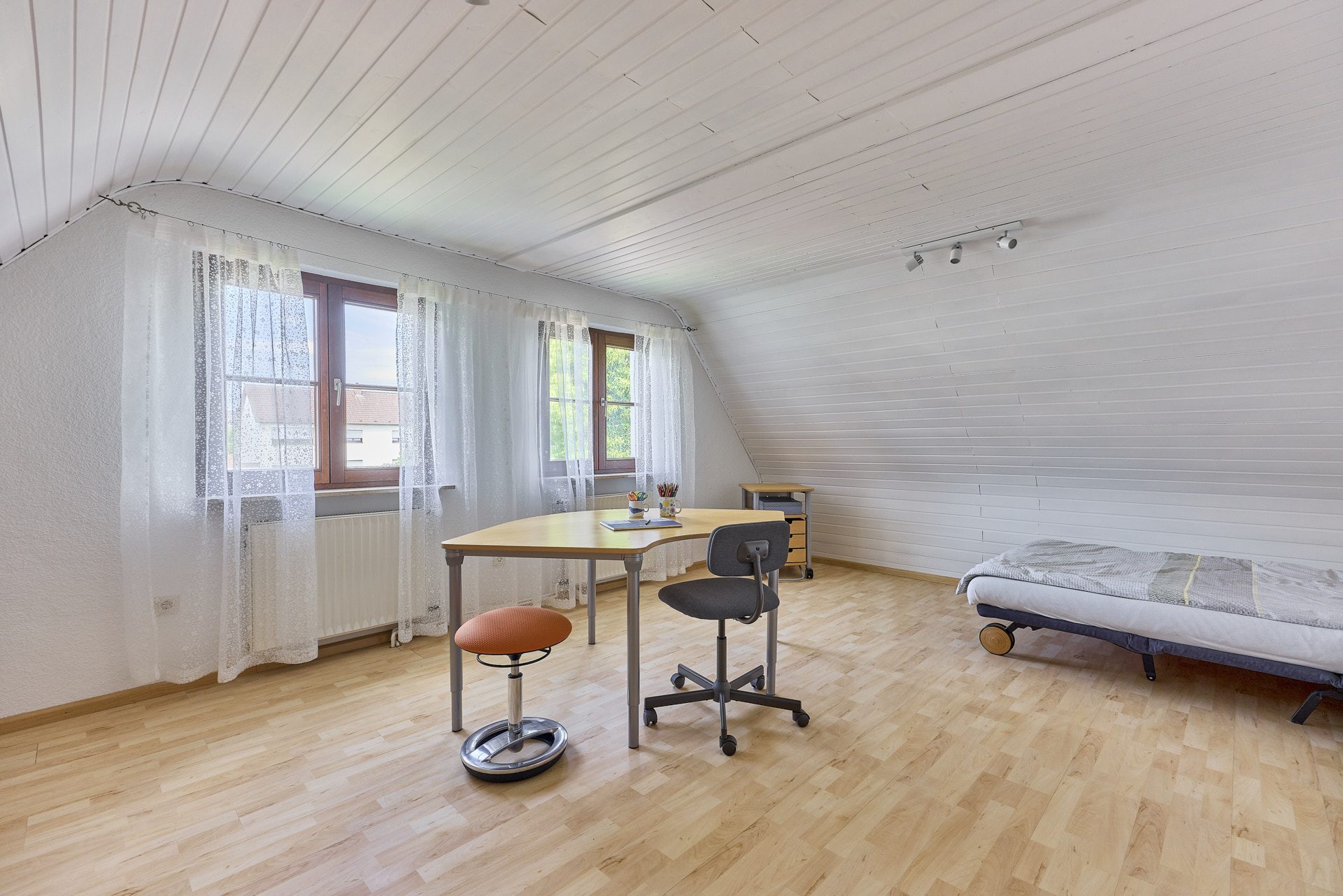 Immobilienangebot - Walldorf - Alle - Außergewöhnliches Anwesen mit Traumgarten und architektonisch ausgefallenem Anbau in Walldorf