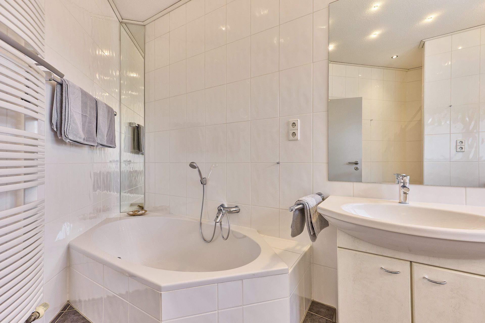 Immobilienangebot - Walldorf - Alle - Außergewöhnliches Anwesen mit Traumgarten und architektonisch ausgefallenem Anbau in Walldorf