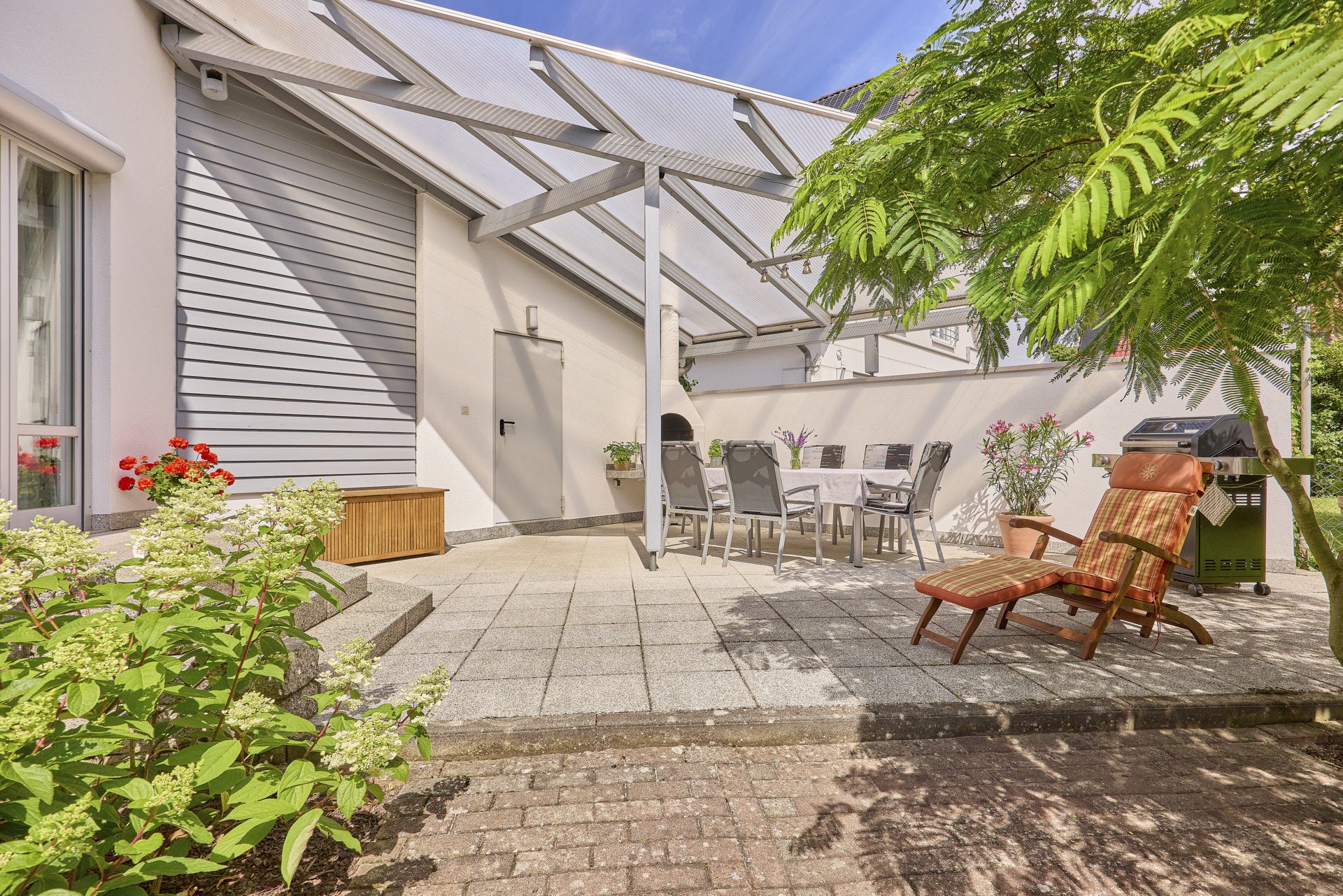 Immobilienangebot - Walldorf - Alle - Außergewöhnliches Anwesen mit Traumgarten und architektonisch ausgefallenem Anbau in Walldorf