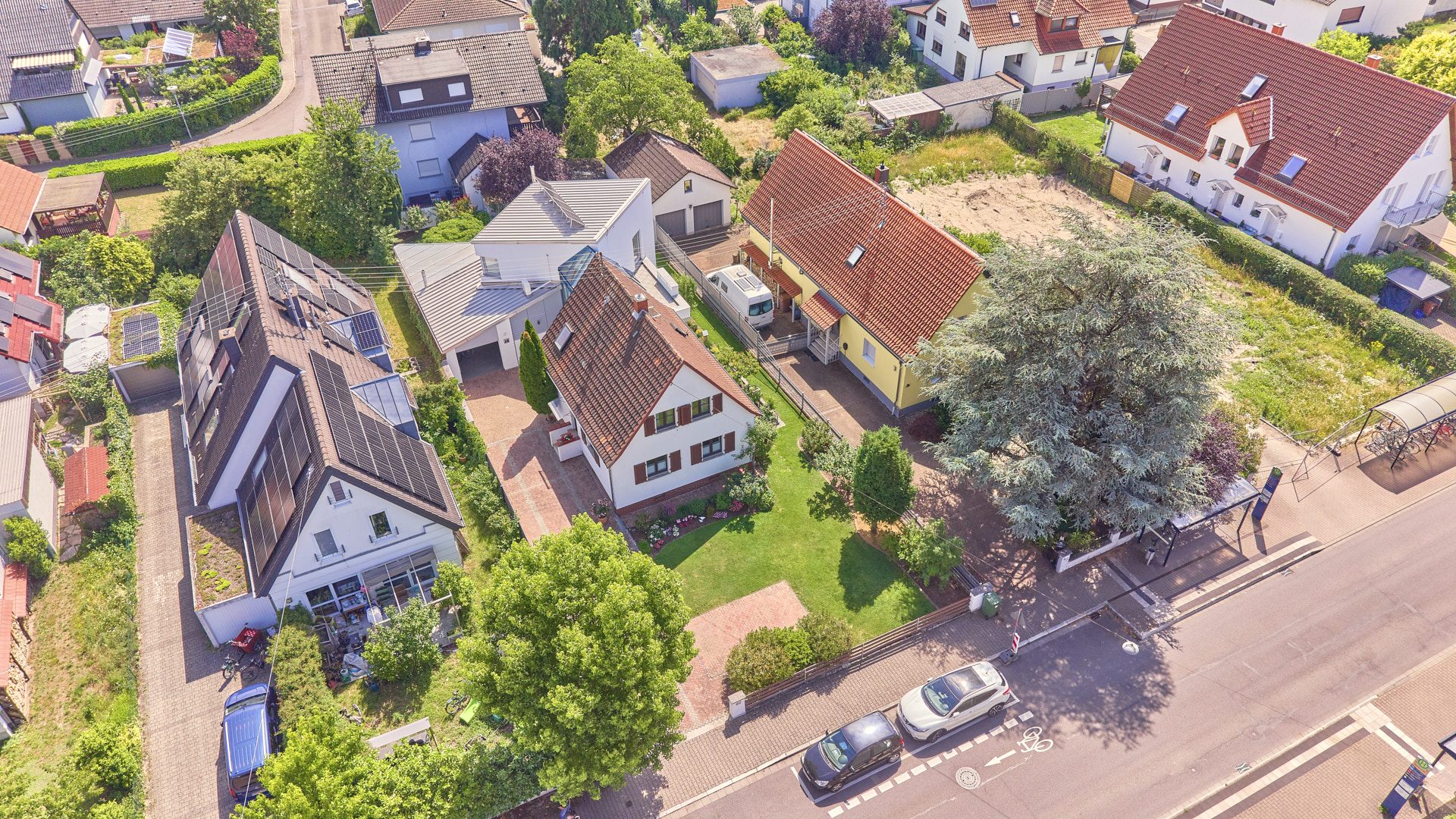 Immobilienangebot - Walldorf - Alle - Außergewöhnliches Anwesen mit Traumgarten und architektonisch ausgefallenem Anbau in Walldorf