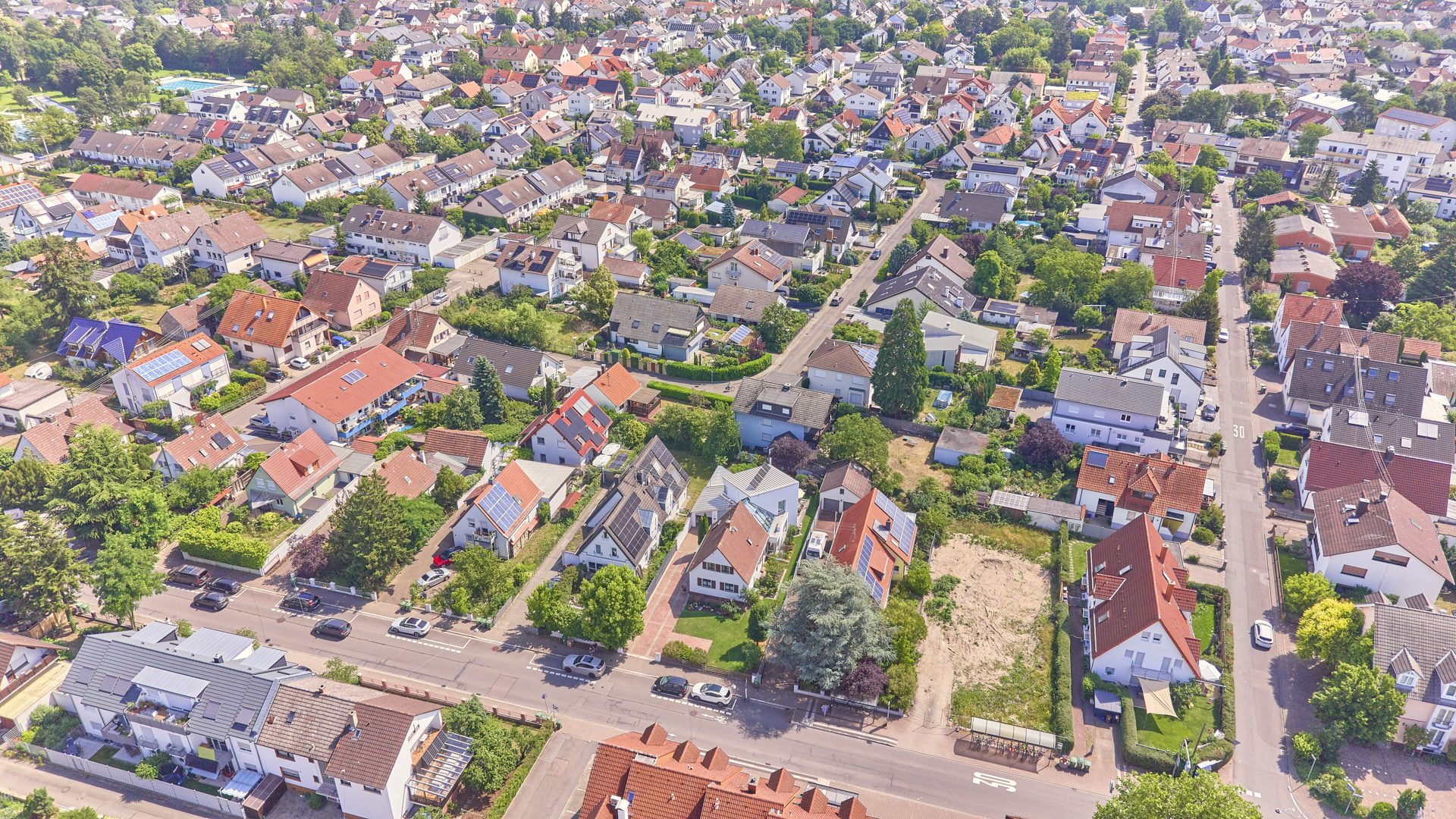 Immobilienangebot - Walldorf - Alle - Außergewöhnliches Anwesen mit Traumgarten und architektonisch ausgefallenem Anbau in Walldorf