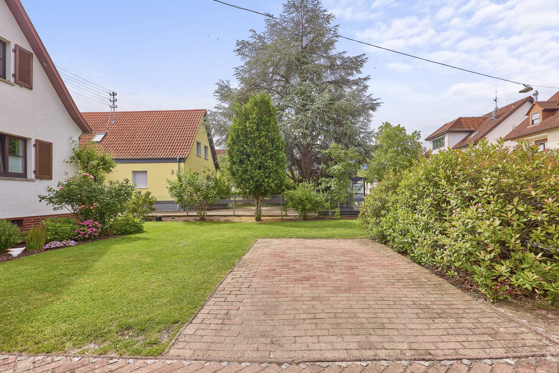 Immobilienangebot - Walldorf - Alle - Außergewöhnliches Anwesen mit Traumgarten und architektonisch ausgefallenem Anbau in Walldorf