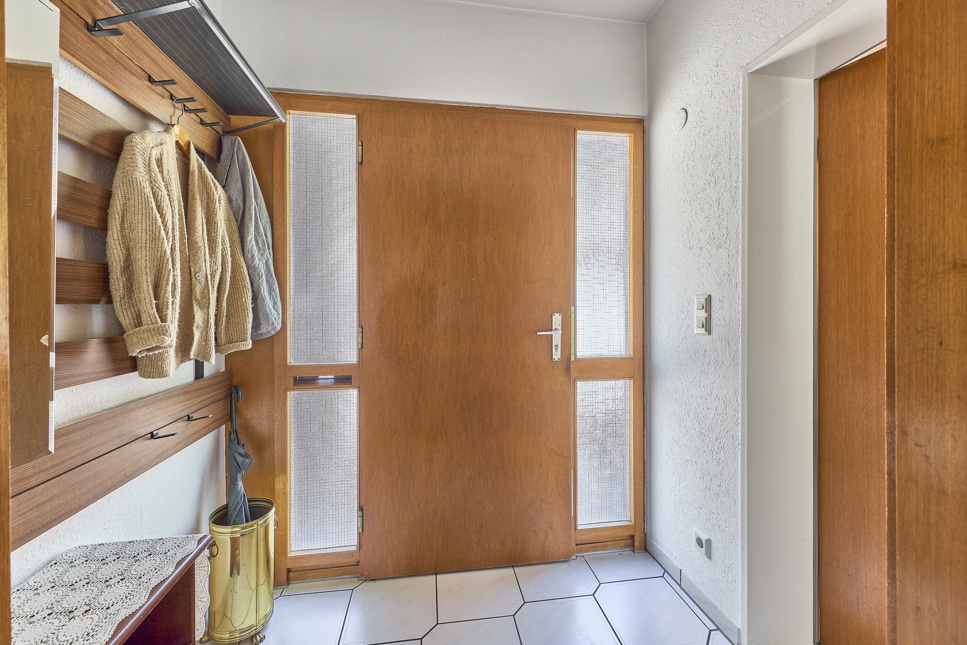 Immobilienangebot - Neckarsteinach - Alle - Burgenpanorama inklusive: sonnenverwöhntes Ein- bis Zweifamilienhaus mit prächtigem Privatgarten