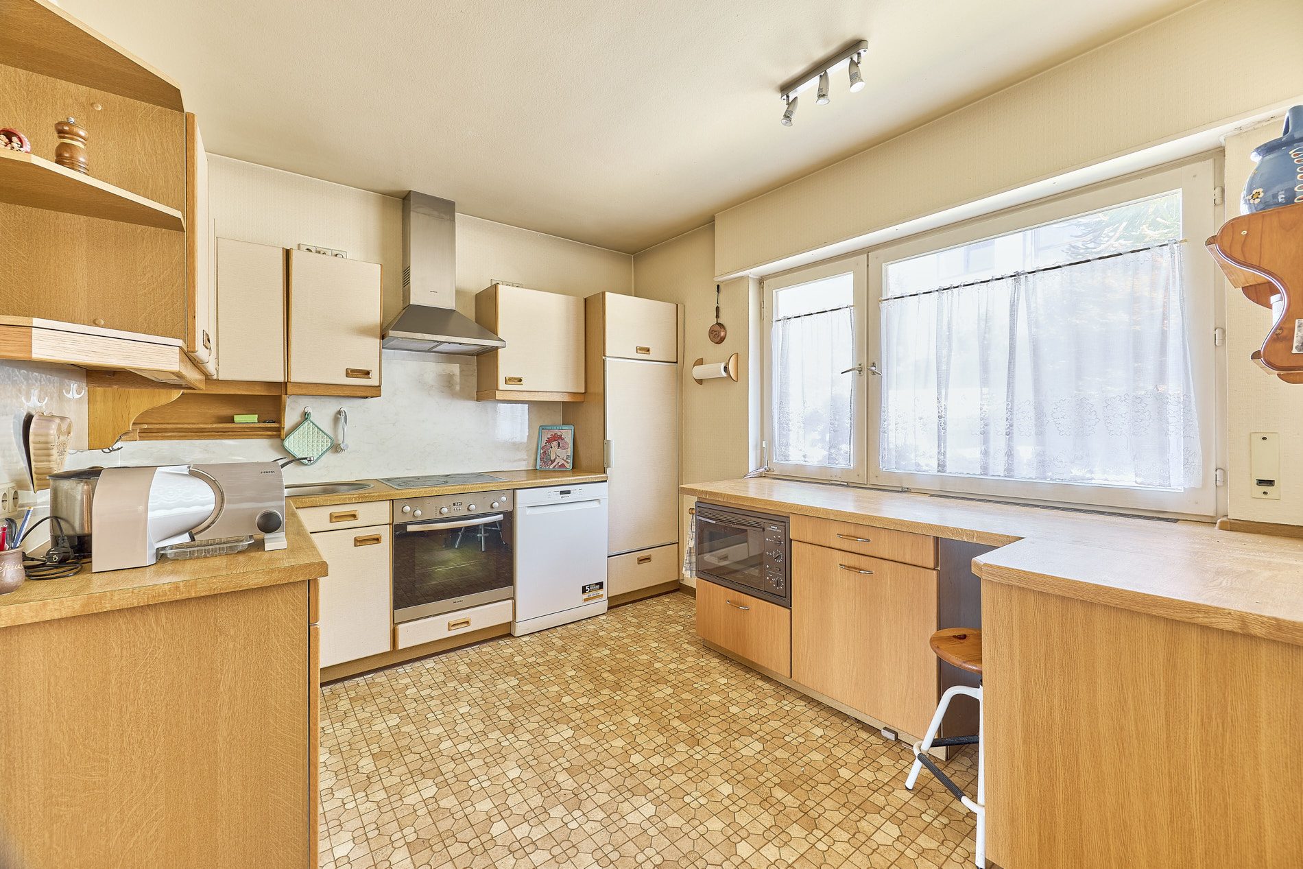 Immobilienangebot - Neckarsteinach - Alle - Burgenpanorama inklusive: sonnenverwöhntes Ein- bis Zweifamilienhaus mit prächtigem Privatgarten