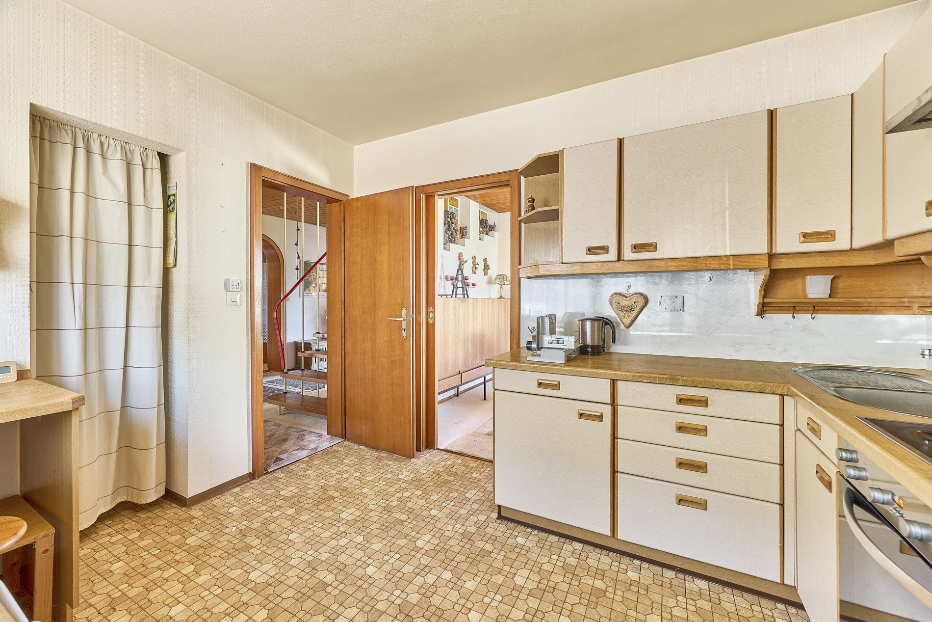 Immobilienangebot - Neckarsteinach - Alle - Burgenpanorama inklusive: sonnenverwöhntes Ein- bis Zweifamilienhaus mit prächtigem Privatgarten