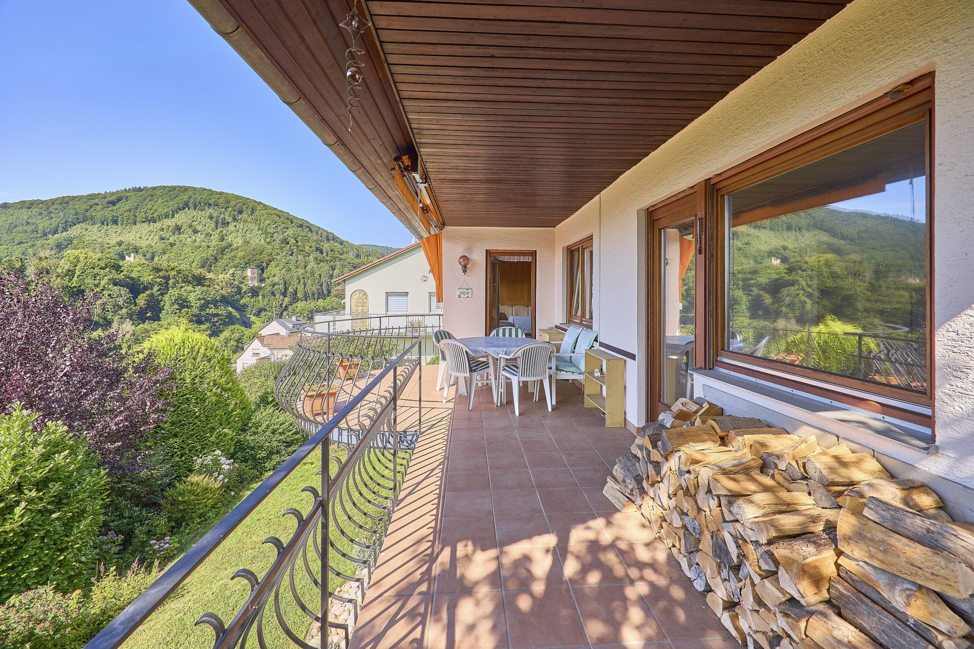 Immobilienangebot - Neckarsteinach - Alle - Burgenpanorama inklusive: sonnenverwöhntes Ein- bis Zweifamilienhaus mit prächtigem Privatgarten