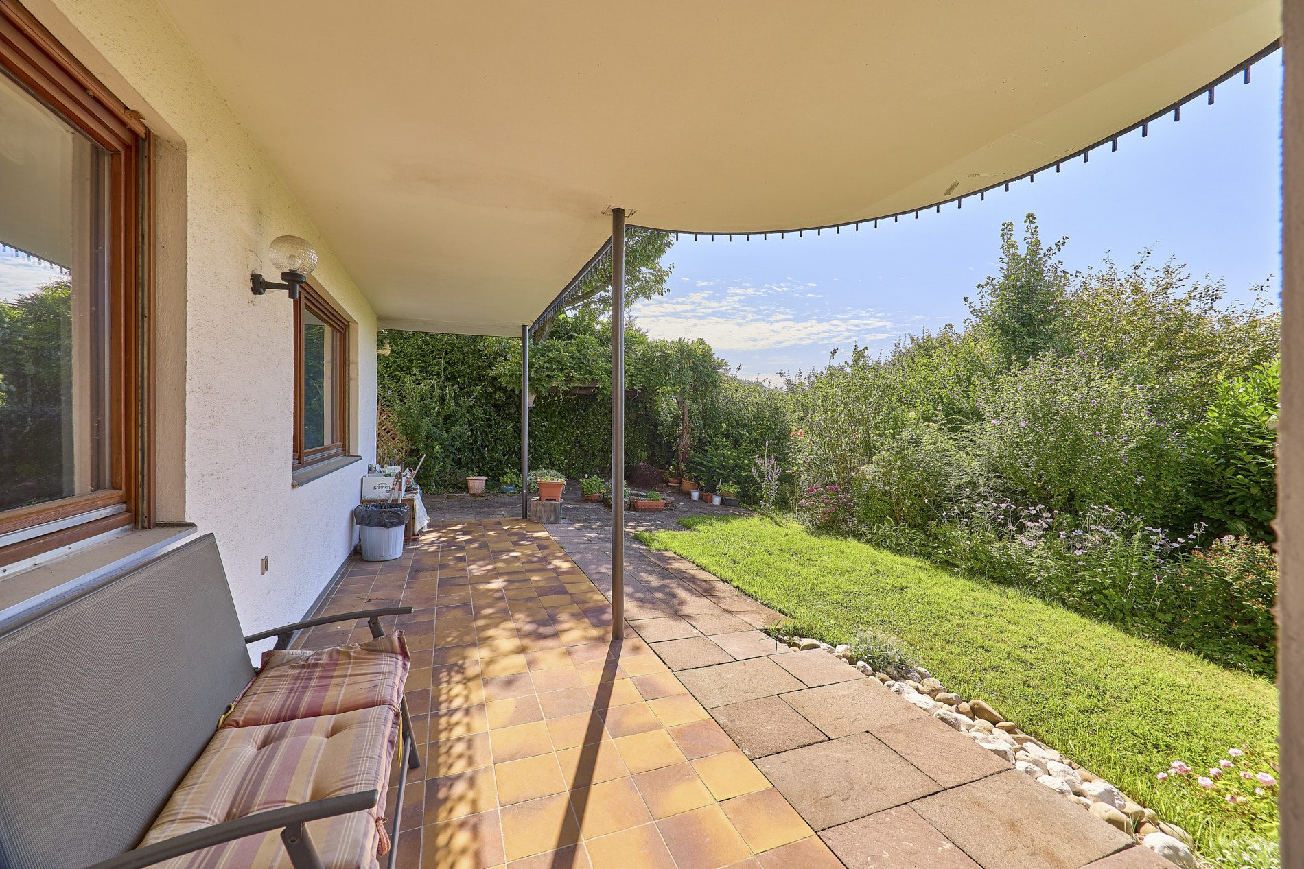 Immobilienangebot - Neckarsteinach - Alle - Burgenpanorama inklusive: sonnenverwöhntes Ein- bis Zweifamilienhaus mit prächtigem Privatgarten