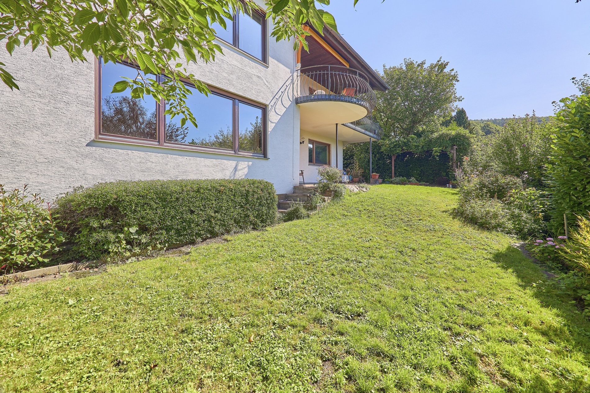 Immobilienangebot - Neckarsteinach - Alle - Burgenpanorama inklusive: sonnenverwöhntes Ein- bis Zweifamilienhaus mit prächtigem Privatgarten
