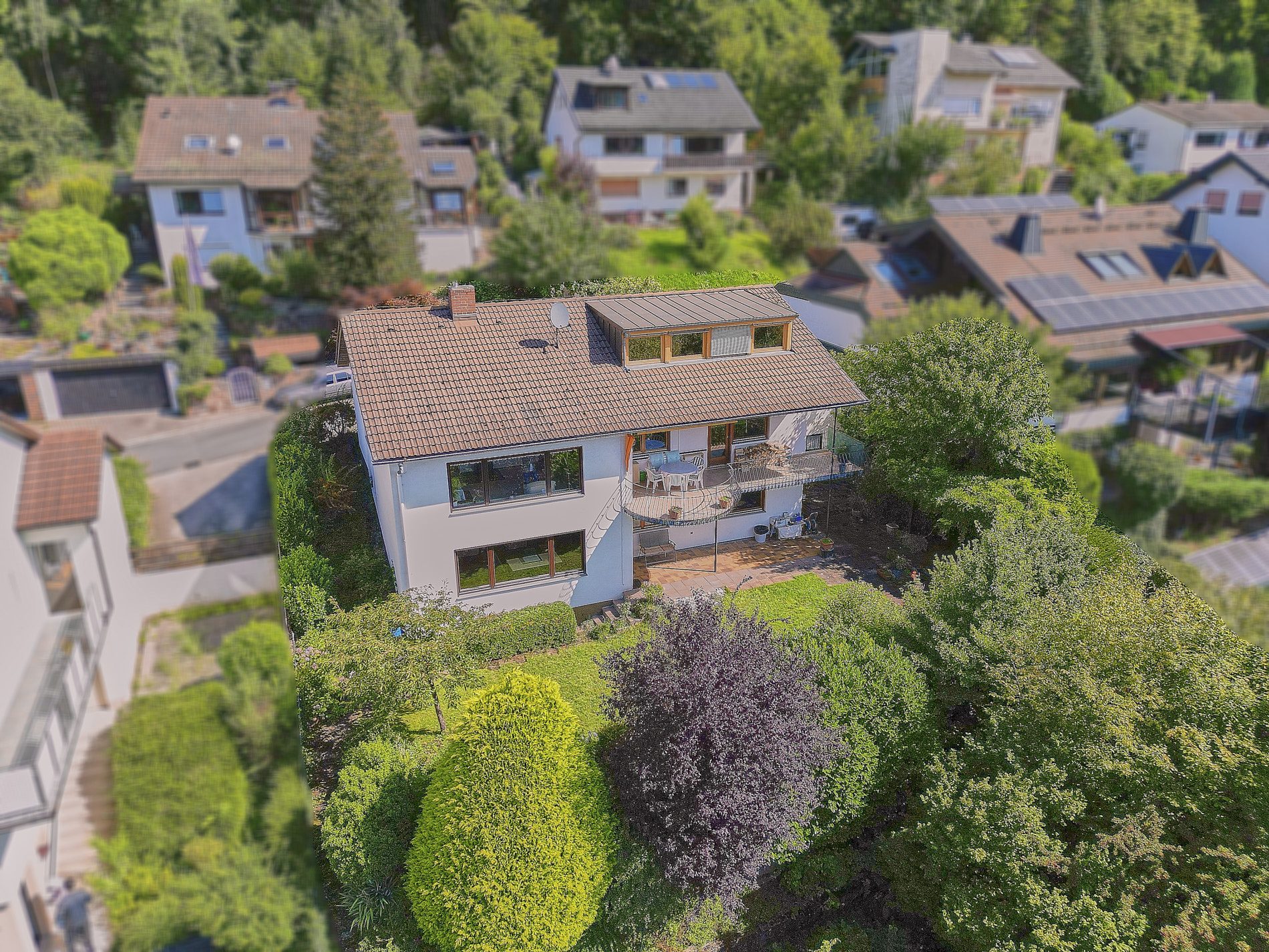 Immobilienangebot - Neckarsteinach - Alle - Burgenpanorama inklusive: sonnenverwöhntes Ein- bis Zweifamilienhaus mit prächtigem Privatgarten