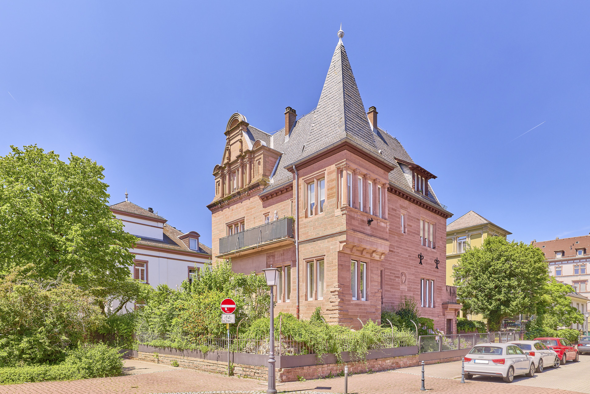 Immobilienangebot - Heidelberg - Alle - Majestätische Altbauvilla mit Garten und voller Charme im Herzen der Heidelberger Weststadt
