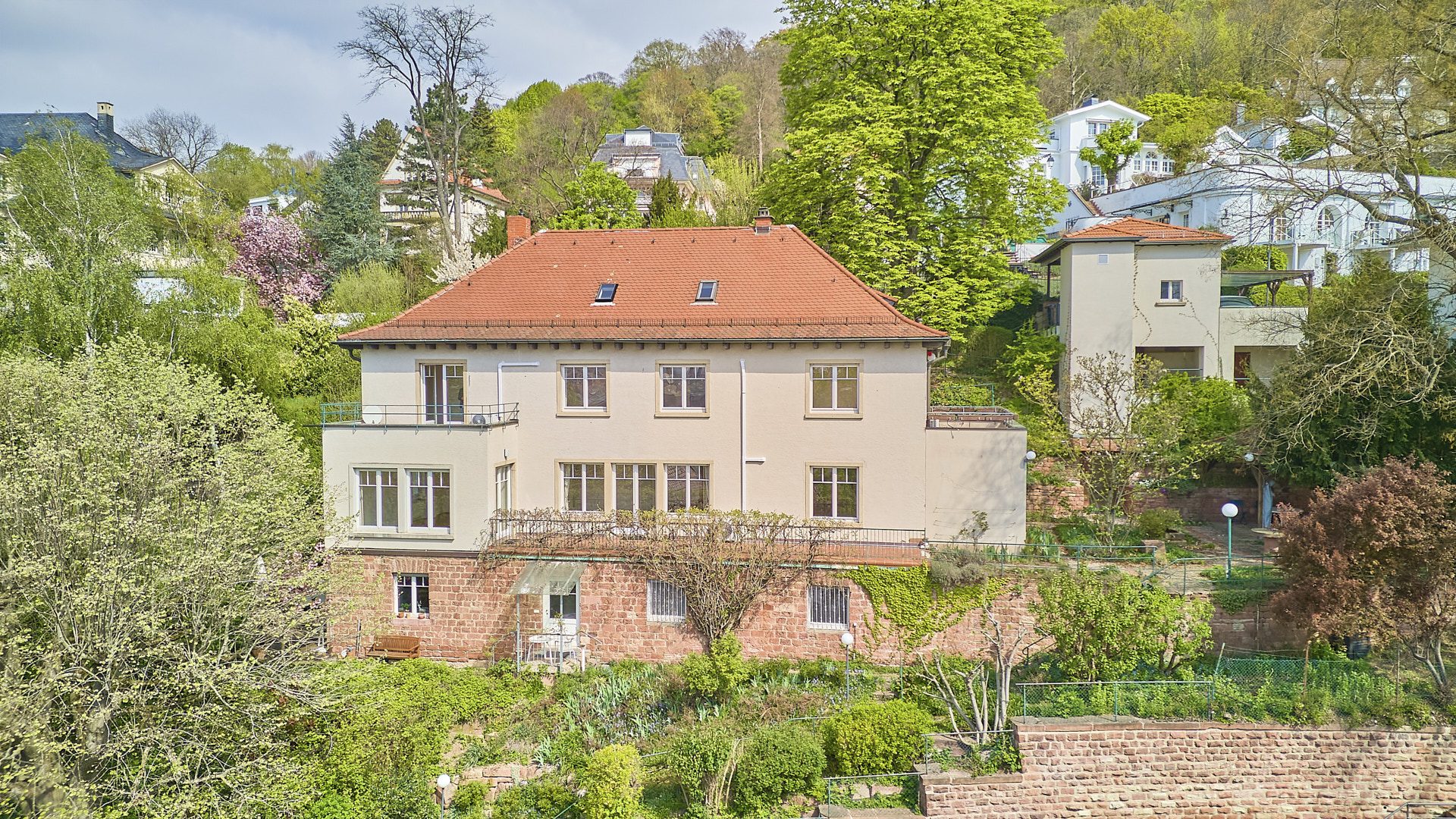 Immobilienangebot - Heidelberg - Alle - HD-Neuenheim: Ehrwürdiges Anwesen mit repräsentativer Wohnfläche in prominenter Hanglage
