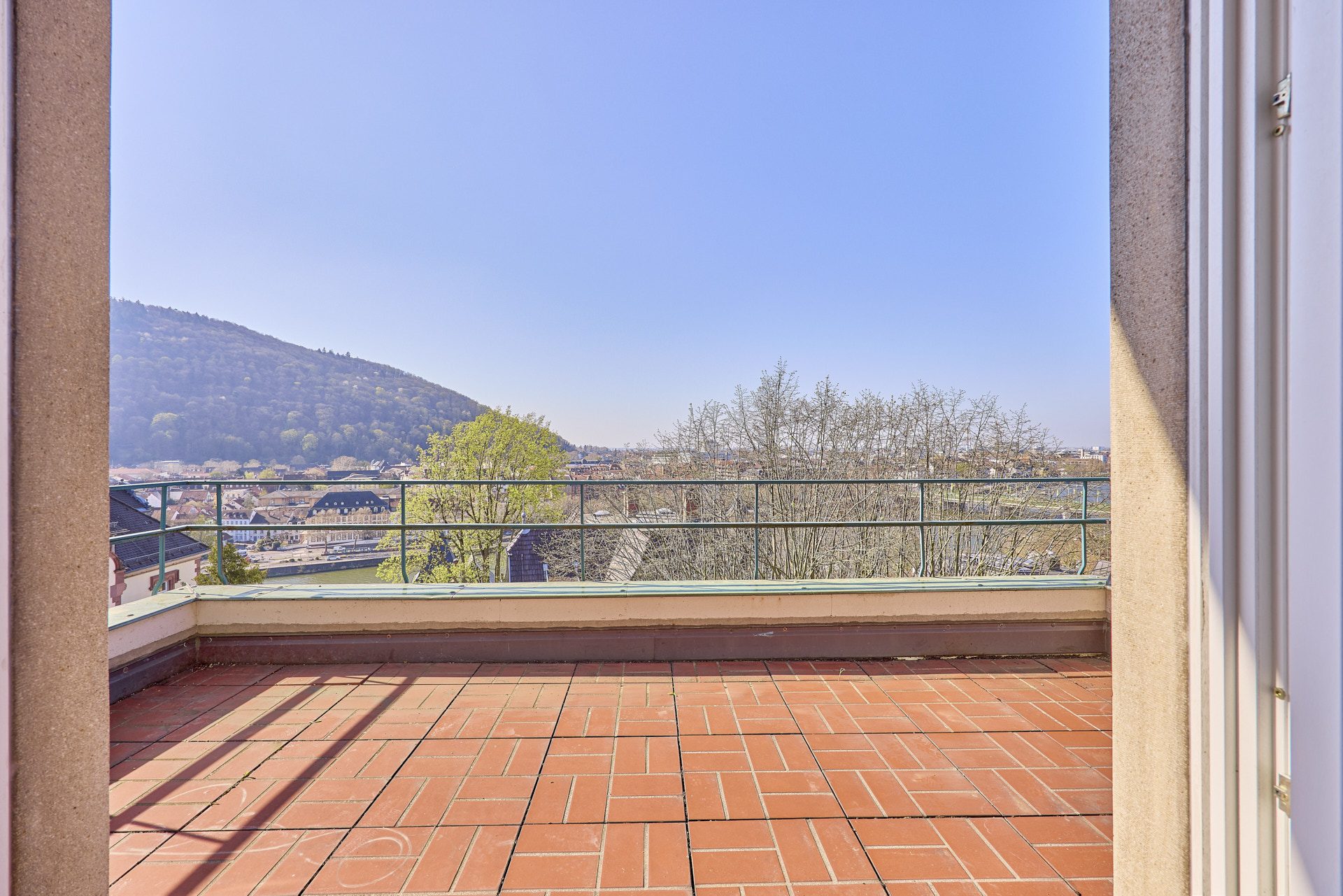 Immobilienangebot - Heidelberg - Alle - HD-Neuenheim: Ehrwürdiges Anwesen mit repräsentativer Wohnfläche in prominenter Hanglage
