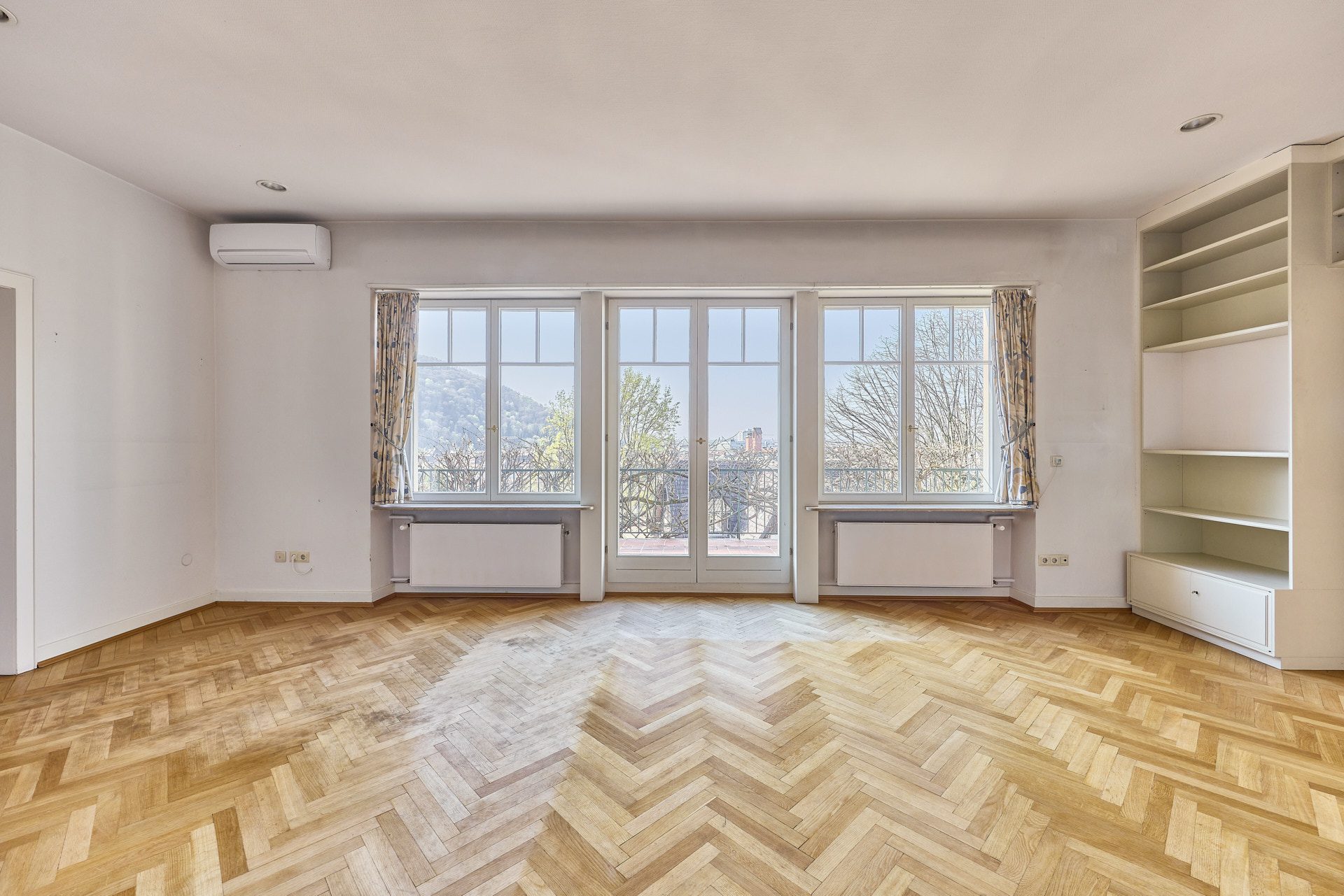 Immobilienangebot - Heidelberg - Alle - HD-Neuenheim: Ehrwürdiges Anwesen mit repräsentativer Wohnfläche in prominenter Hanglage