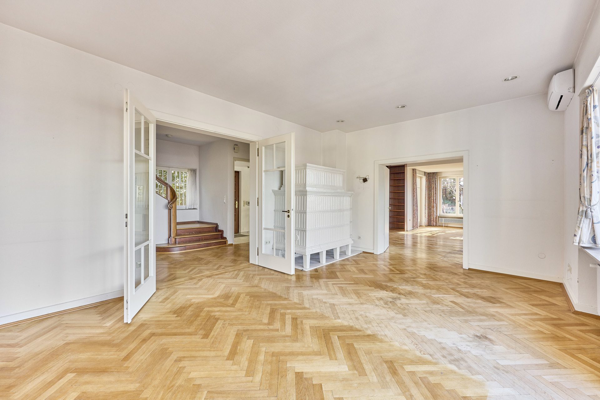 Immobilienangebot - Heidelberg - Alle - HD-Neuenheim: Ehrwürdiges Anwesen mit repräsentativer Wohnfläche in prominenter Hanglage
