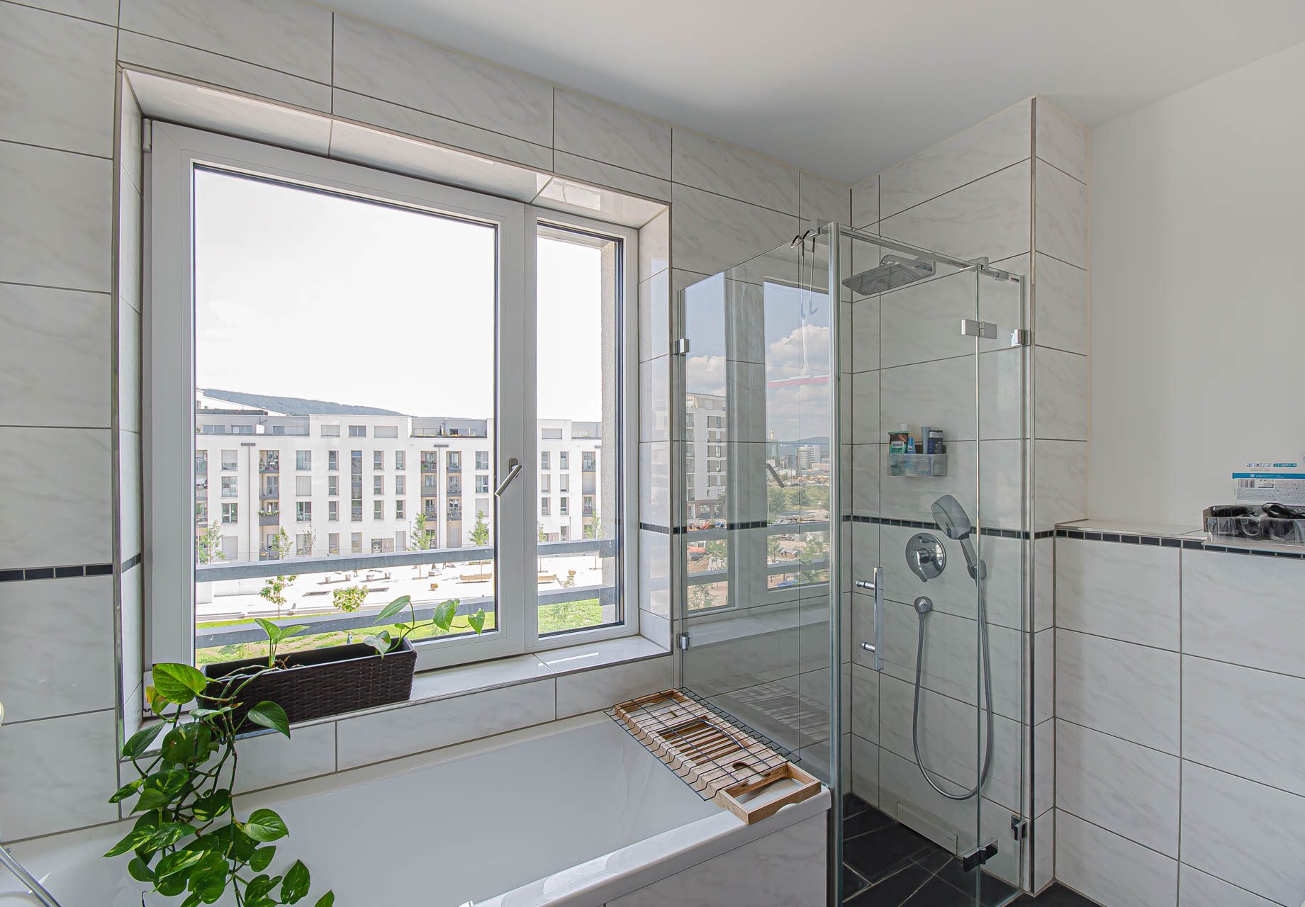 Immobilienangebot - Heidelberg - Alle - Fantastische teil-möblierte Dreizimmerwohnung mit großem Balkon