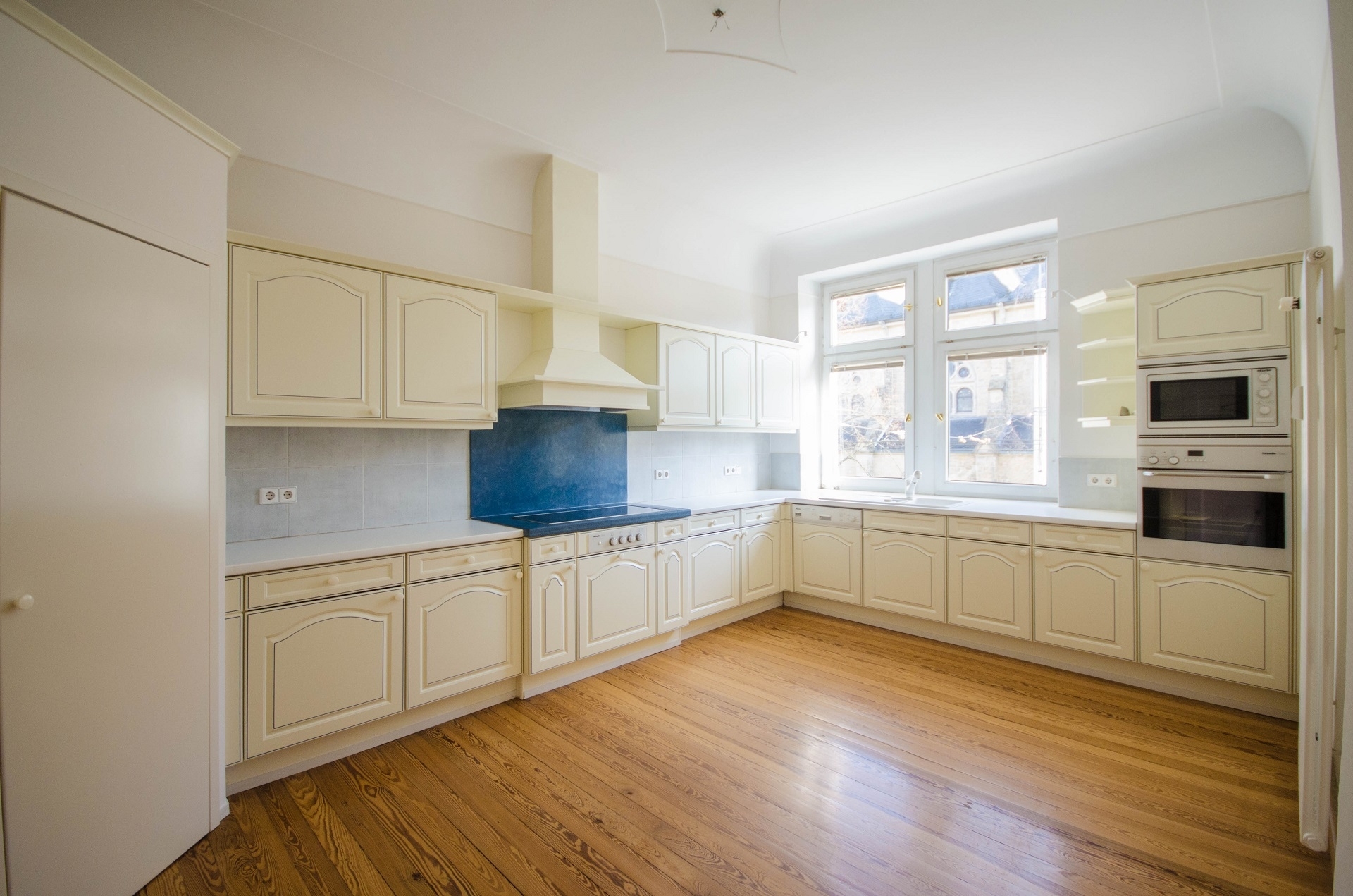 Immobilienangebot - Heidelberg - Alle - Heidelberg-Weststadt: 6-Zimmer-Altbauwohnung in denkmalgeschütztem Anwesen