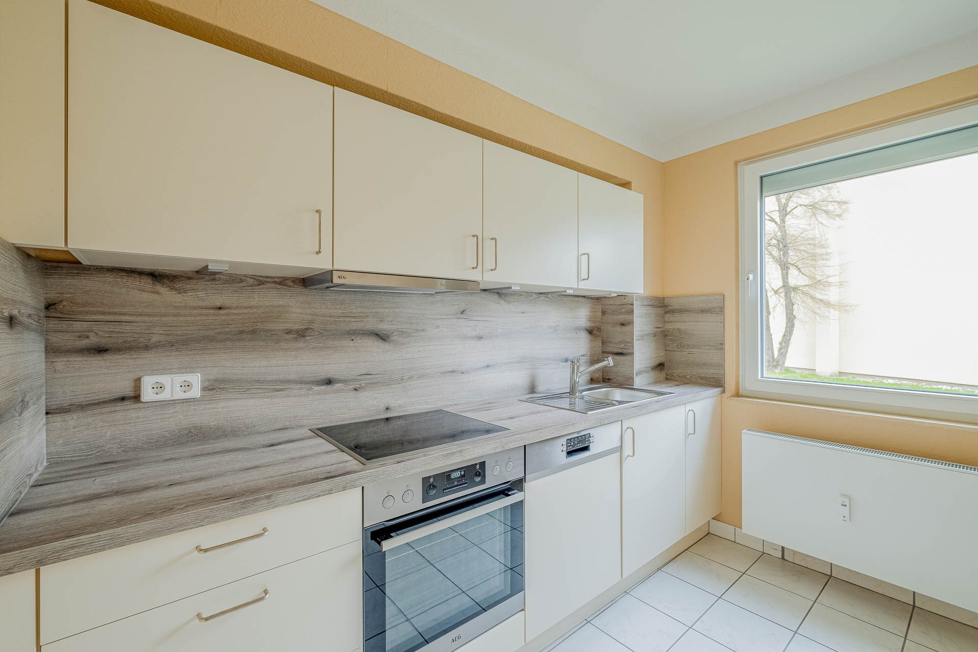 Immobilienangebot - Heidelberg - Alle - Auf Erbpachtgrundstück: 3-Parteienhaus mit Garten, Garagen und vielfältigen Nutzungsmöglichkeiten
