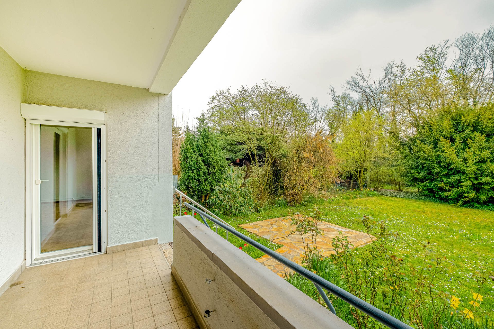 Immobilienangebot - Heidelberg - Alle - Auf Erbpachtgrundstück: 3-Parteienhaus mit Garten, Garagen und vielfältigen Nutzungsmöglichkeiten