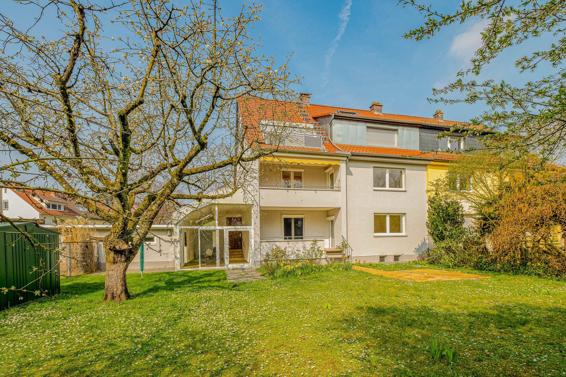 Immobilienangebot - Heidelberg - Alle - Auf Erbpachtgrundstück: 3-Parteienhaus mit Garten, Garagen und vielfältigen Nutzungsmöglichkeiten