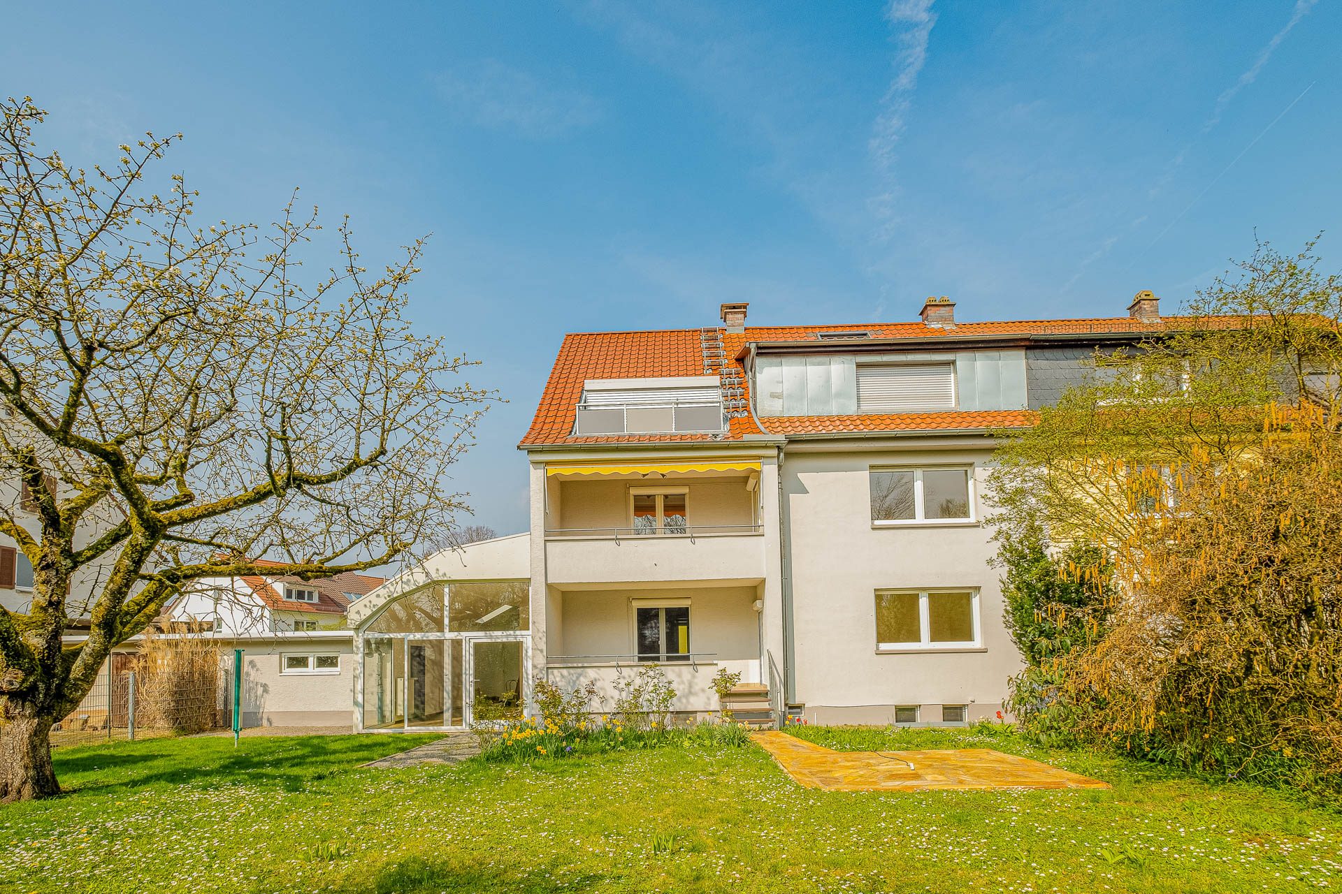 Immobilienangebot - Heidelberg - Alle - Auf Erbpachtgrundstück: 3-Parteienhaus mit Garten, Garagen und vielfältigen Nutzungsmöglichkeiten