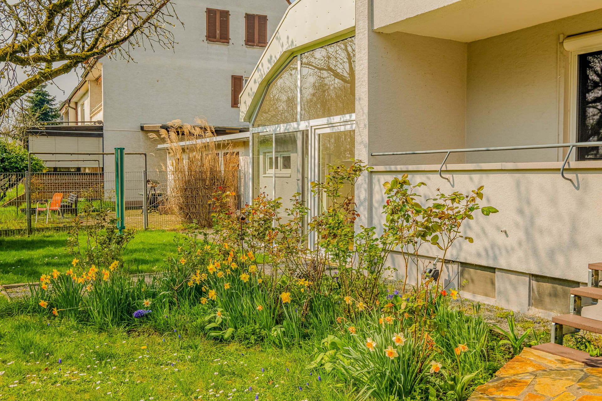 Immobilienangebot - Heidelberg - Alle - Auf Erbpachtgrundstück: 3-Parteienhaus mit Garten, Garagen und vielfältigen Nutzungsmöglichkeiten