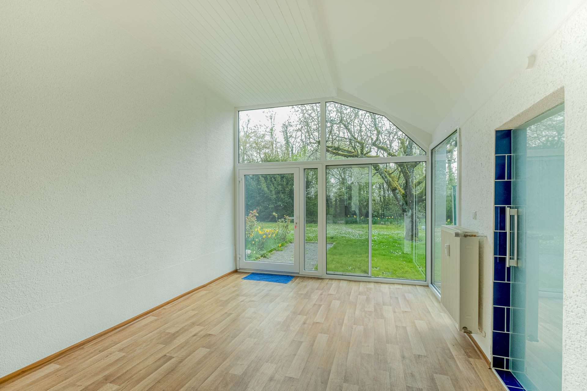 Immobilienangebot - Heidelberg - Alle - Auf Erbpachtgrundstück: 3-Parteienhaus mit Garten, Garagen und vielfältigen Nutzungsmöglichkeiten