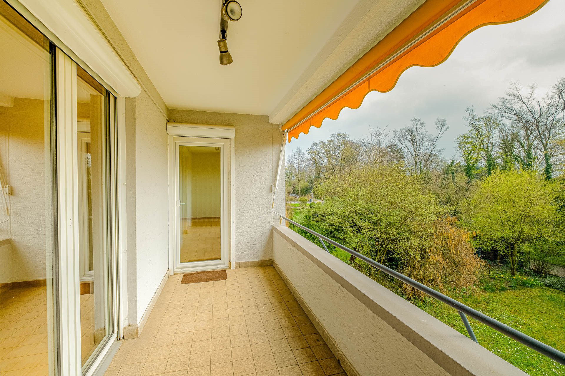 Immobilienangebot - Heidelberg - Alle - Auf Erbpachtgrundstück: 3-Parteienhaus mit Garten, Garagen und vielfältigen Nutzungsmöglichkeiten