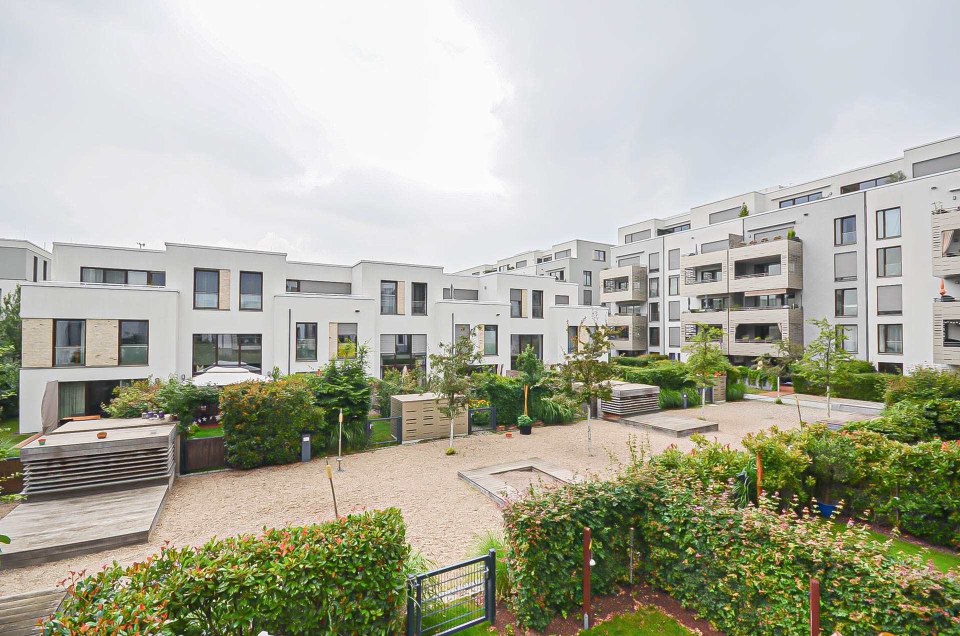 Immobilienangebot - Heidelberg - Alle - Attraktive Crossover-Wohnung mit TG-Stellplatz, Balkon, Atrium und Dachterrasse im Reihenhausstil