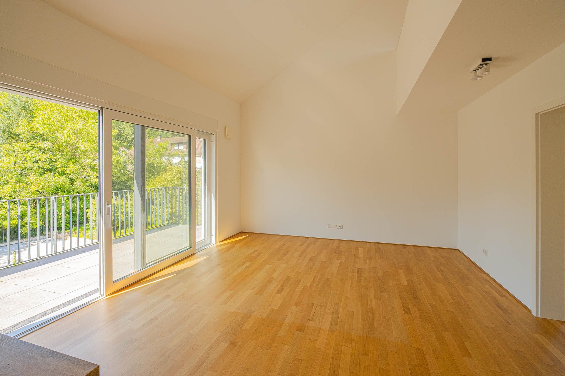 Immobilienangebot - Neckargemünd - Alle - Neuwertige Maisonette Wohnung mit Balkon, Galerie und Tiefgarage in Neckargemünd