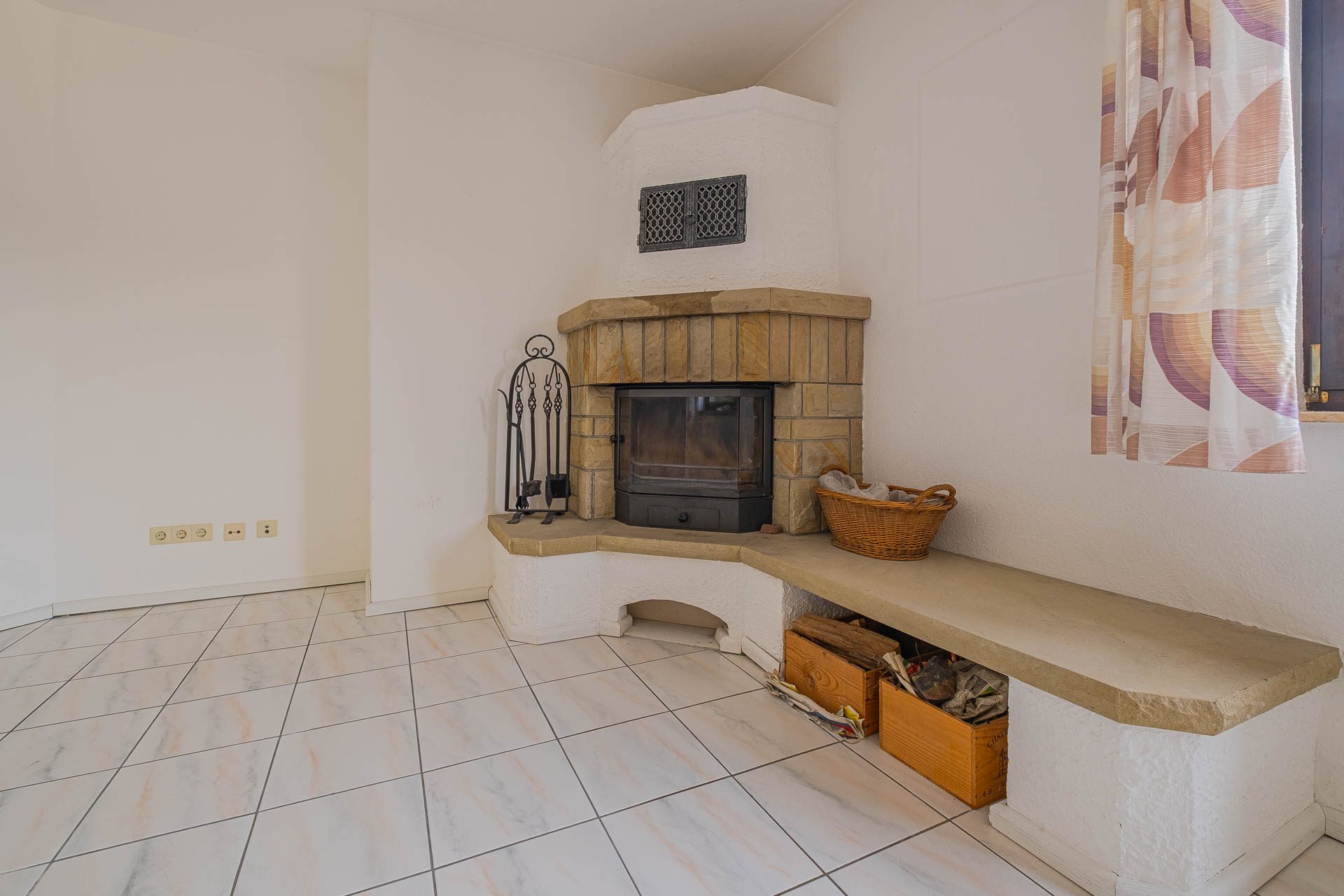 Immobilienangebot - Schriesheim - Alle - Großzügige Maisonette-Wohnung mit
Kamin, Balkon & Dachterrasse im Zentrum Schriesheims