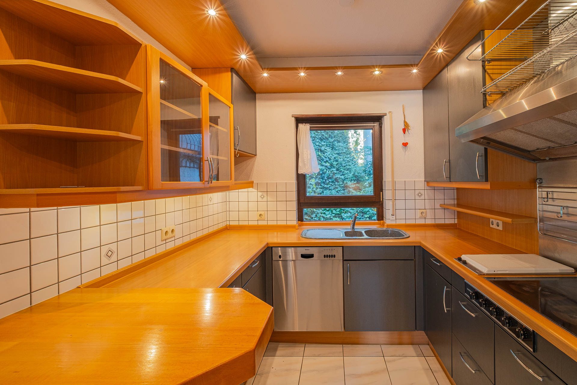 Immobilienangebot - Schriesheim - Alle - Großzügige Maisonette-Wohnung mit
Kamin, Balkon & Dachterrasse im Zentrum Schriesheims