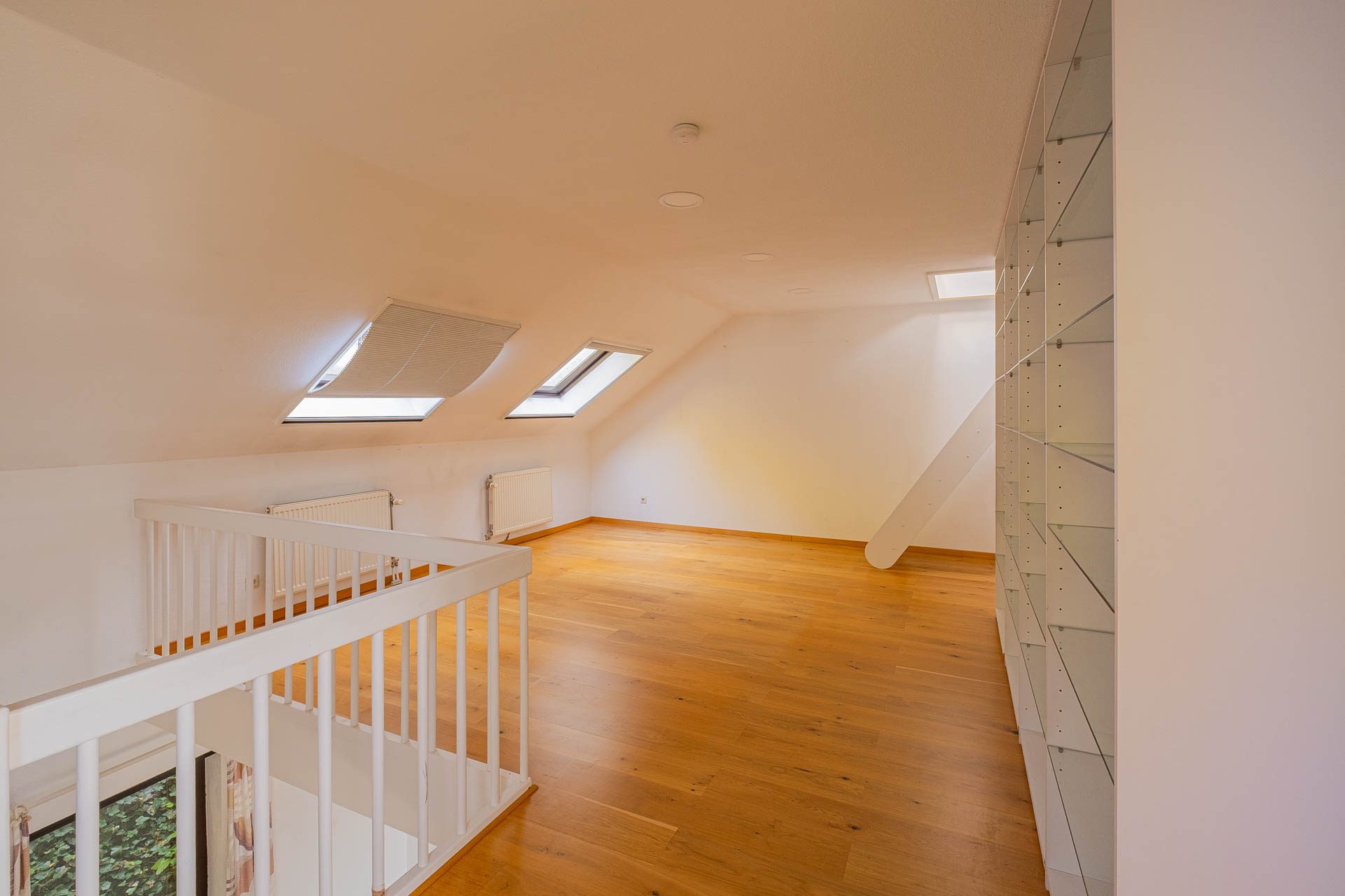 Immobilienangebot - Schriesheim - Alle - Großzügige Maisonette-Wohnung mit
Kamin, Balkon & Dachterrasse im Zentrum Schriesheims