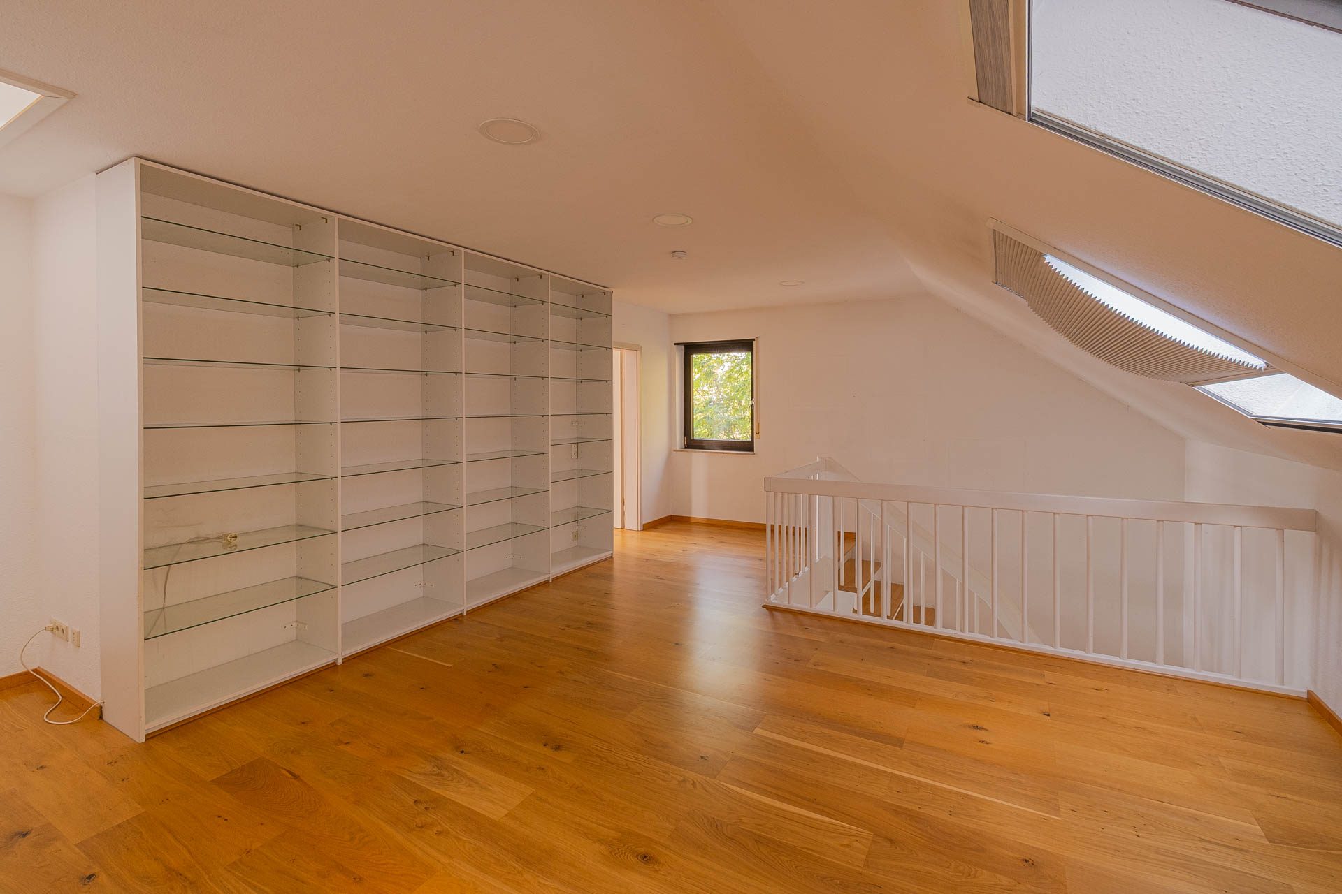 Immobilienangebot - Schriesheim - Alle - Großzügige Maisonette-Wohnung mit
Kamin, Balkon & Dachterrasse im Zentrum Schriesheims