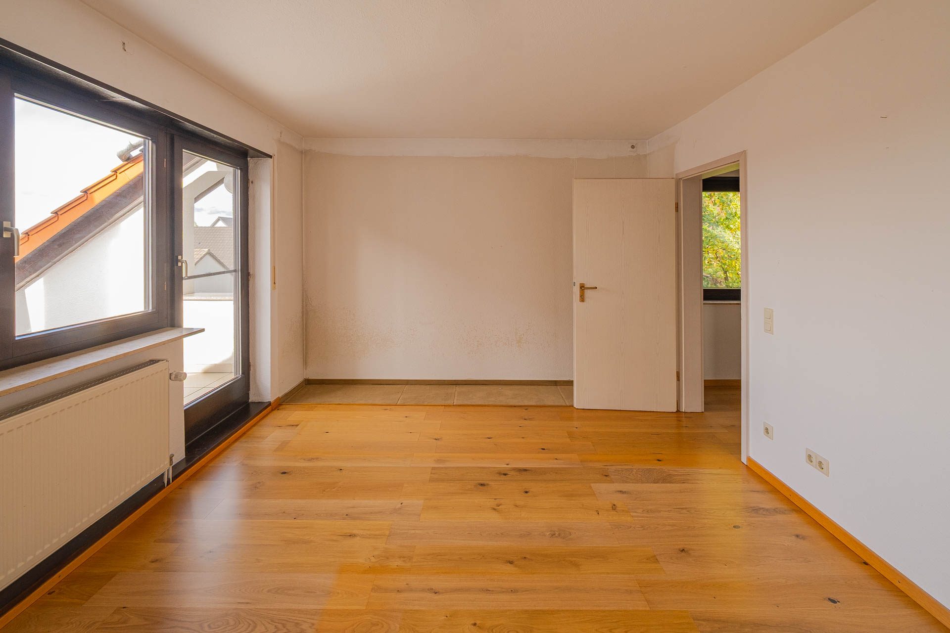 Immobilienangebot - Schriesheim - Alle - Großzügige Maisonette-Wohnung mit
Kamin, Balkon & Dachterrasse im Zentrum Schriesheims