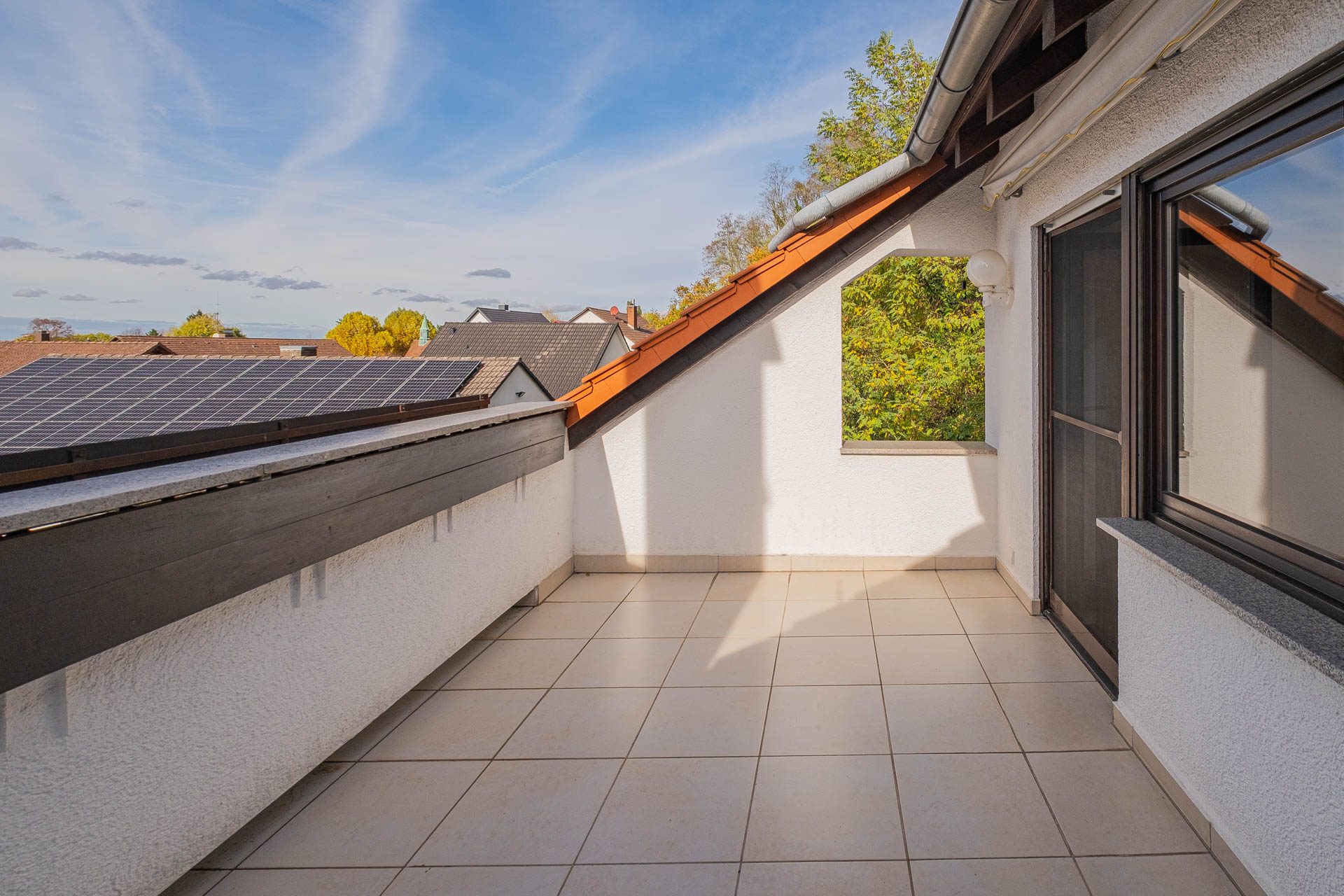 Immobilienangebot - Schriesheim - Alle - Großzügige Maisonette-Wohnung mit
Kamin, Balkon & Dachterrasse im Zentrum Schriesheims