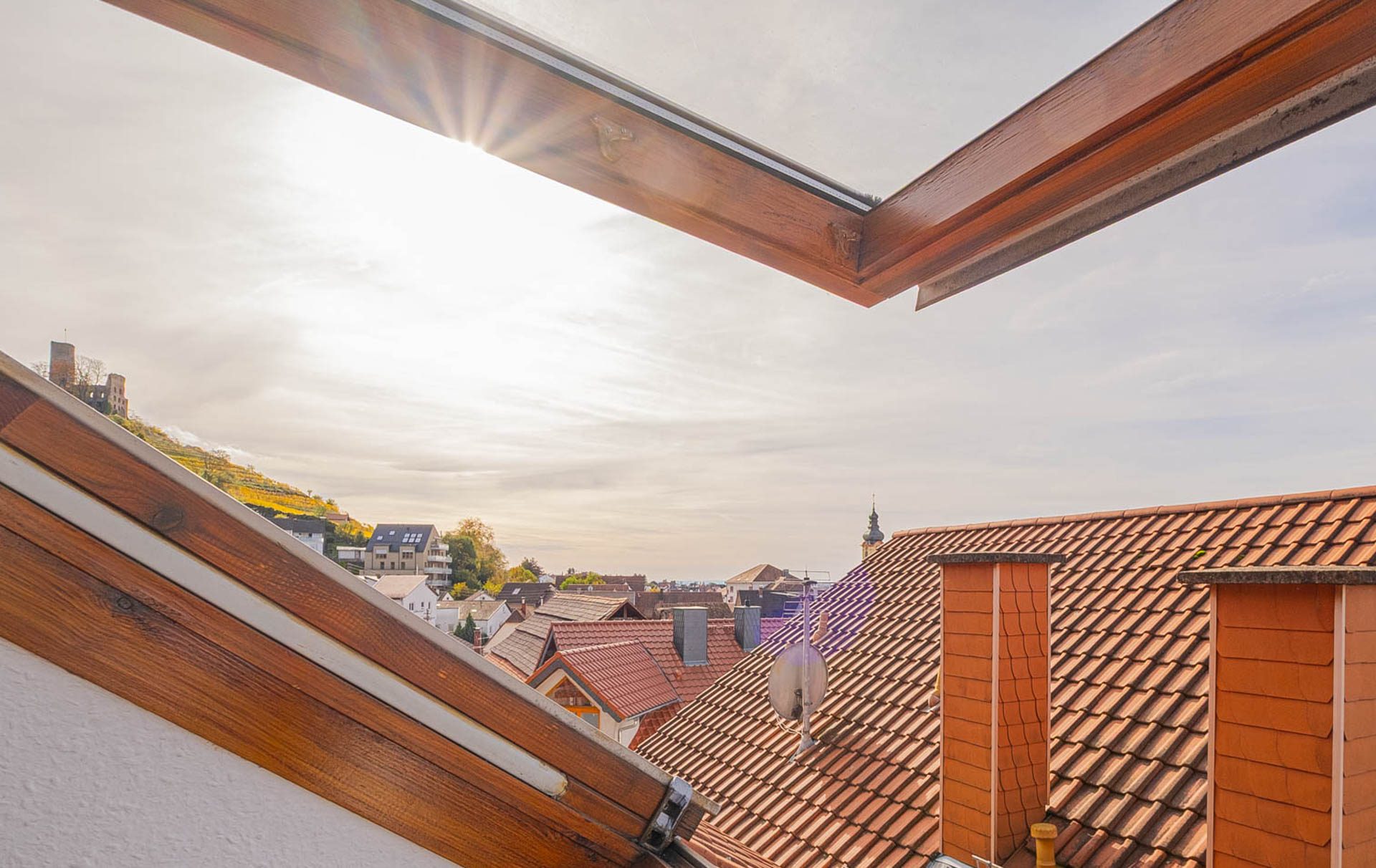 Immobilienangebot - Schriesheim - Alle - Großzügige Maisonette-Wohnung mit
Kamin, Balkon & Dachterrasse im Zentrum Schriesheims