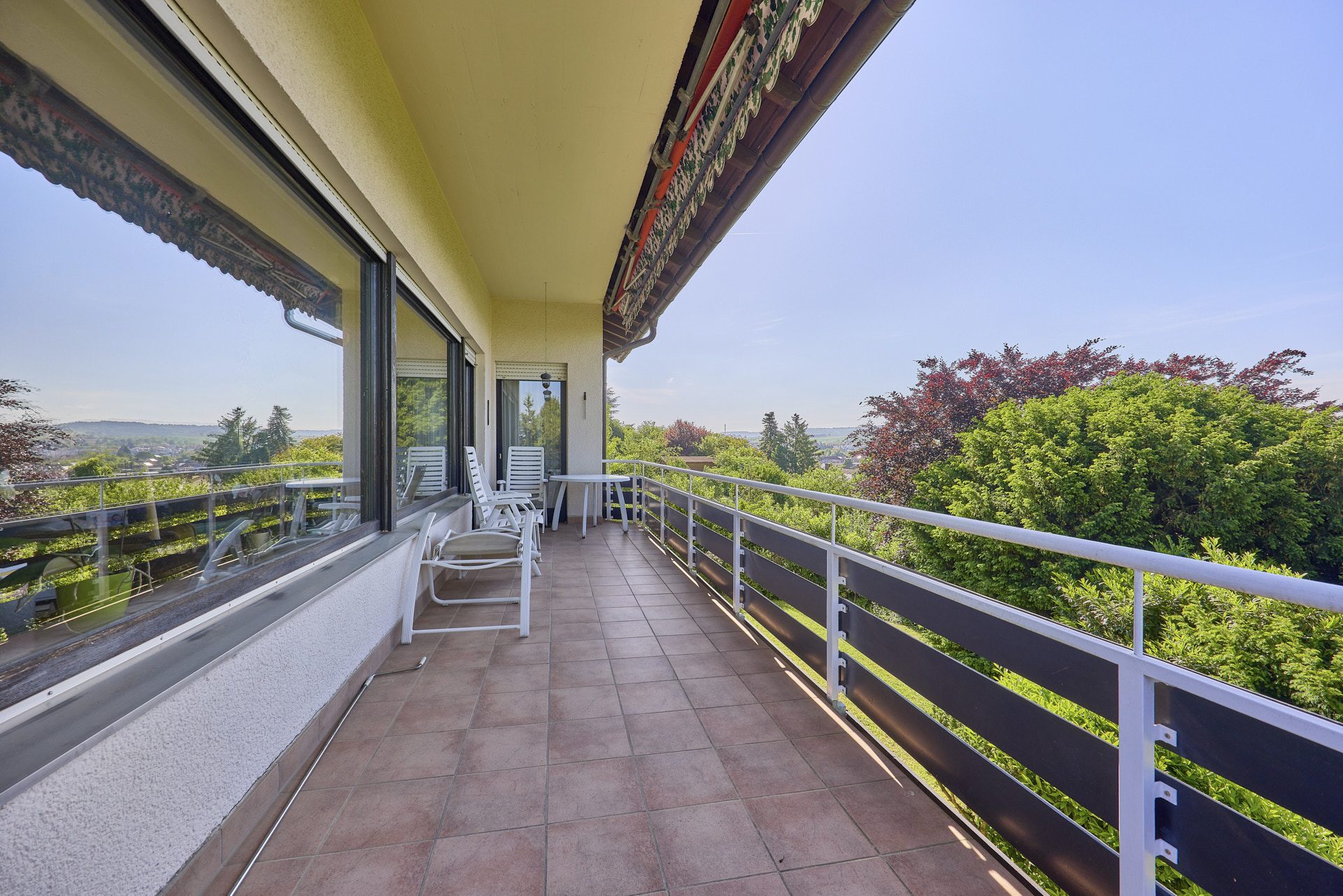 Immobilienangebot - Wiesloch - Alle - Licht, Luft und Panorama: Geräumiges Einfamilienhaus mit Garten und Einliegerwohnung in Top-Lage