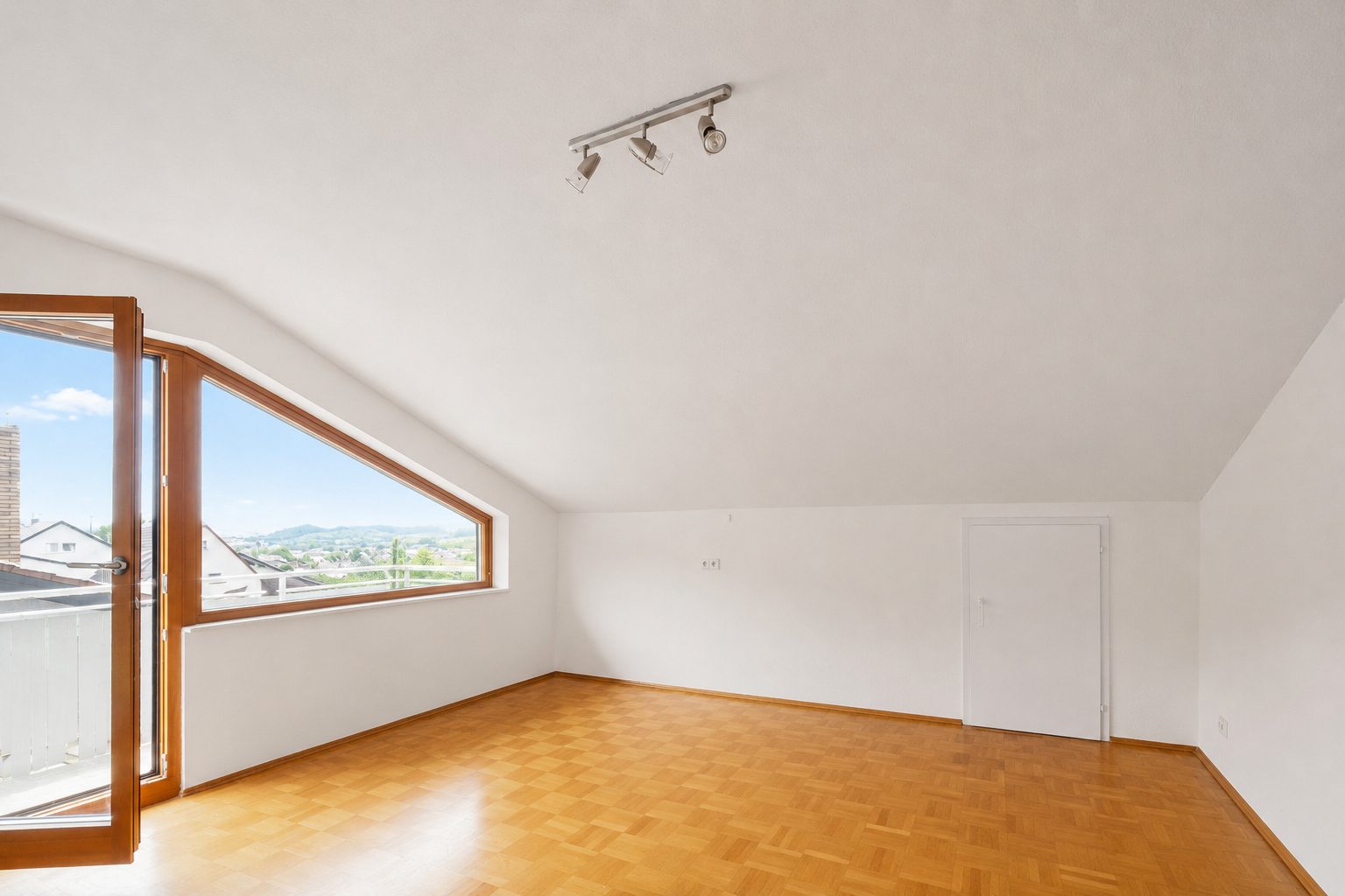 Immobilienangebot - Neckargemünd - Alle - Großzügiges Zweifamilienhaus mit Maisonette-Wohnung
