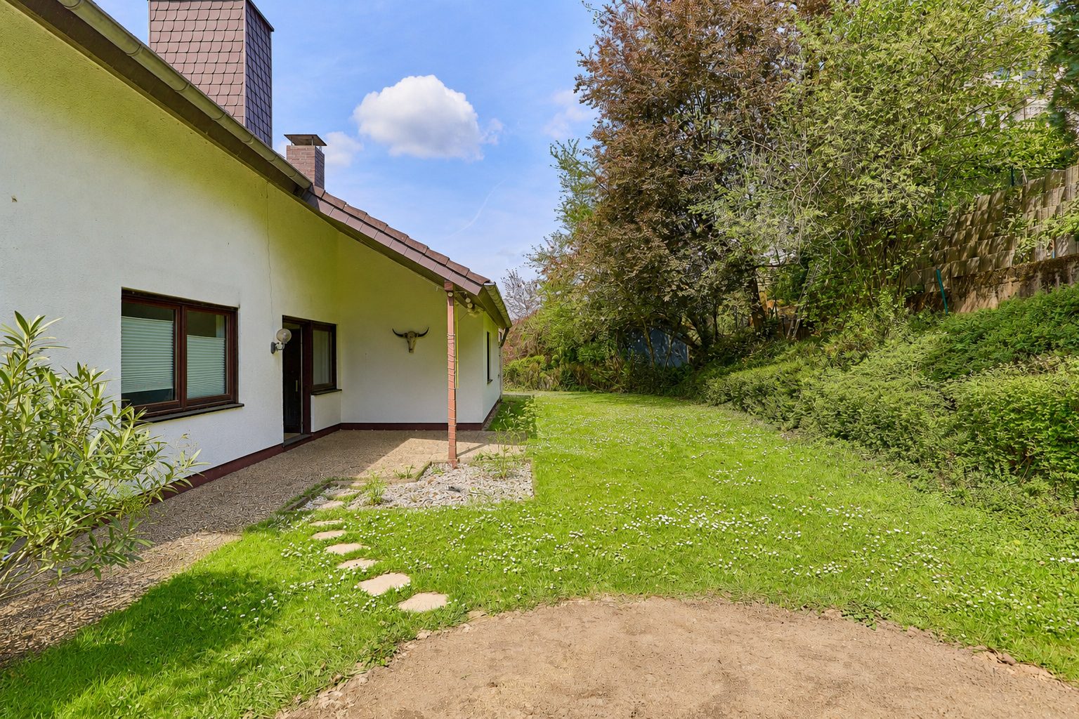 Immobilienangebot - Wiesenbach - Alle - Wiesenbach: MFH mit Garten & Talblick – ideal für Eigennutzer, Anleger und Mehrgenerationenwohnen