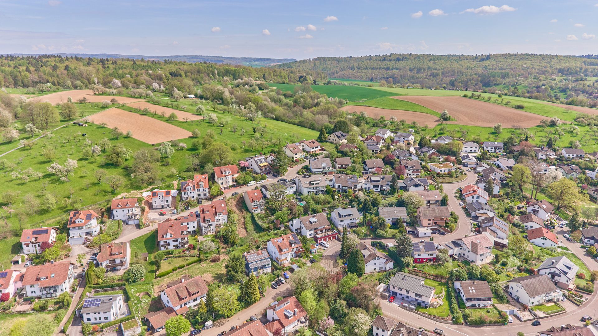 Immobilienangebot - Wiesenbach - Alle - Wiesenbach: MFH mit Garten & Talblick – ideal für Eigennutzer, Anleger und Mehrgenerationenwohnen