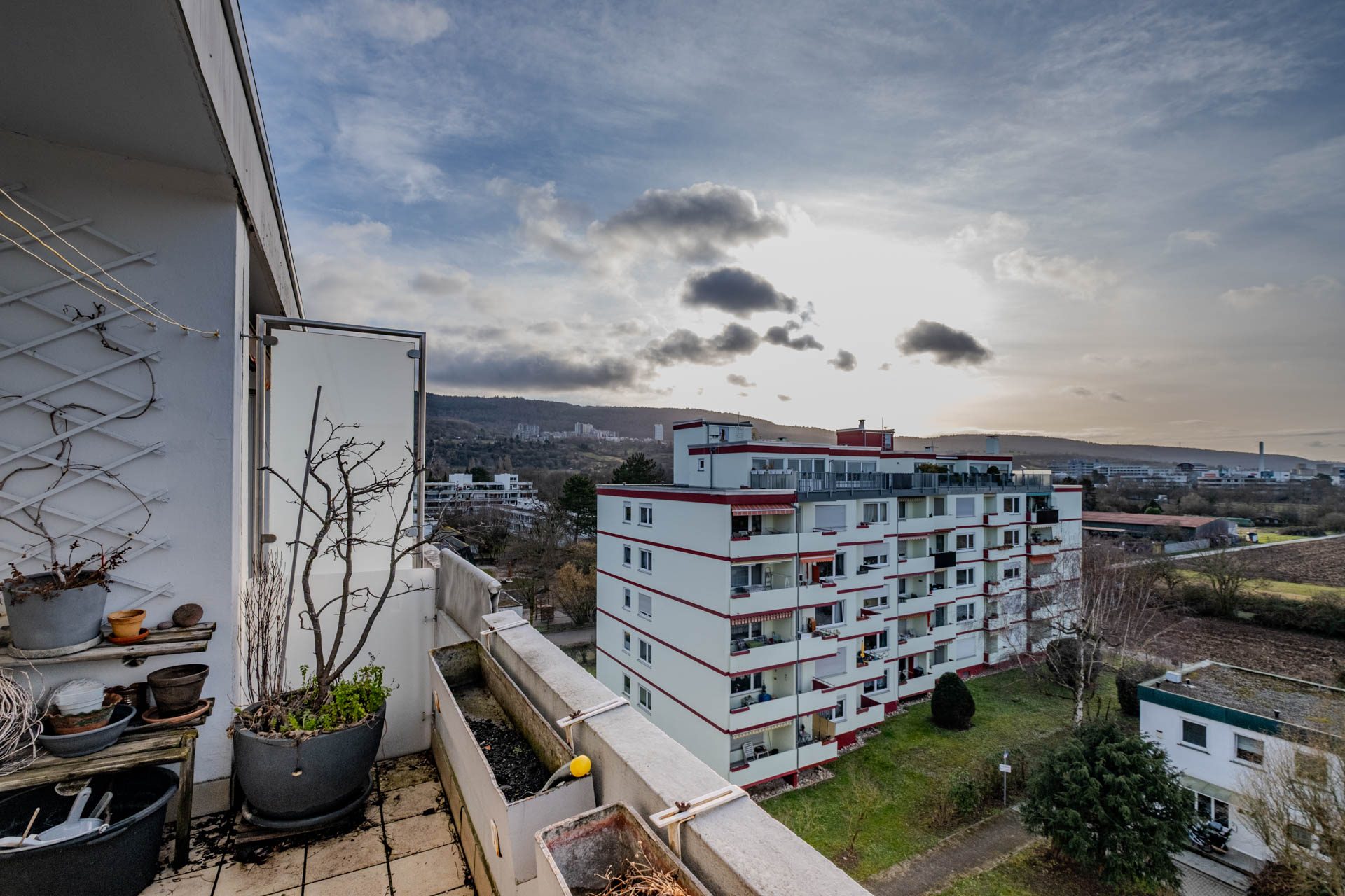 Immobilienangebot - Heidelberg - Alle - 3-Zimmer-Wohnung im Hasenleiser mit Ausblick aus dem 5. Stock, Tiefgaragenstellplatz und Fahrstuhl