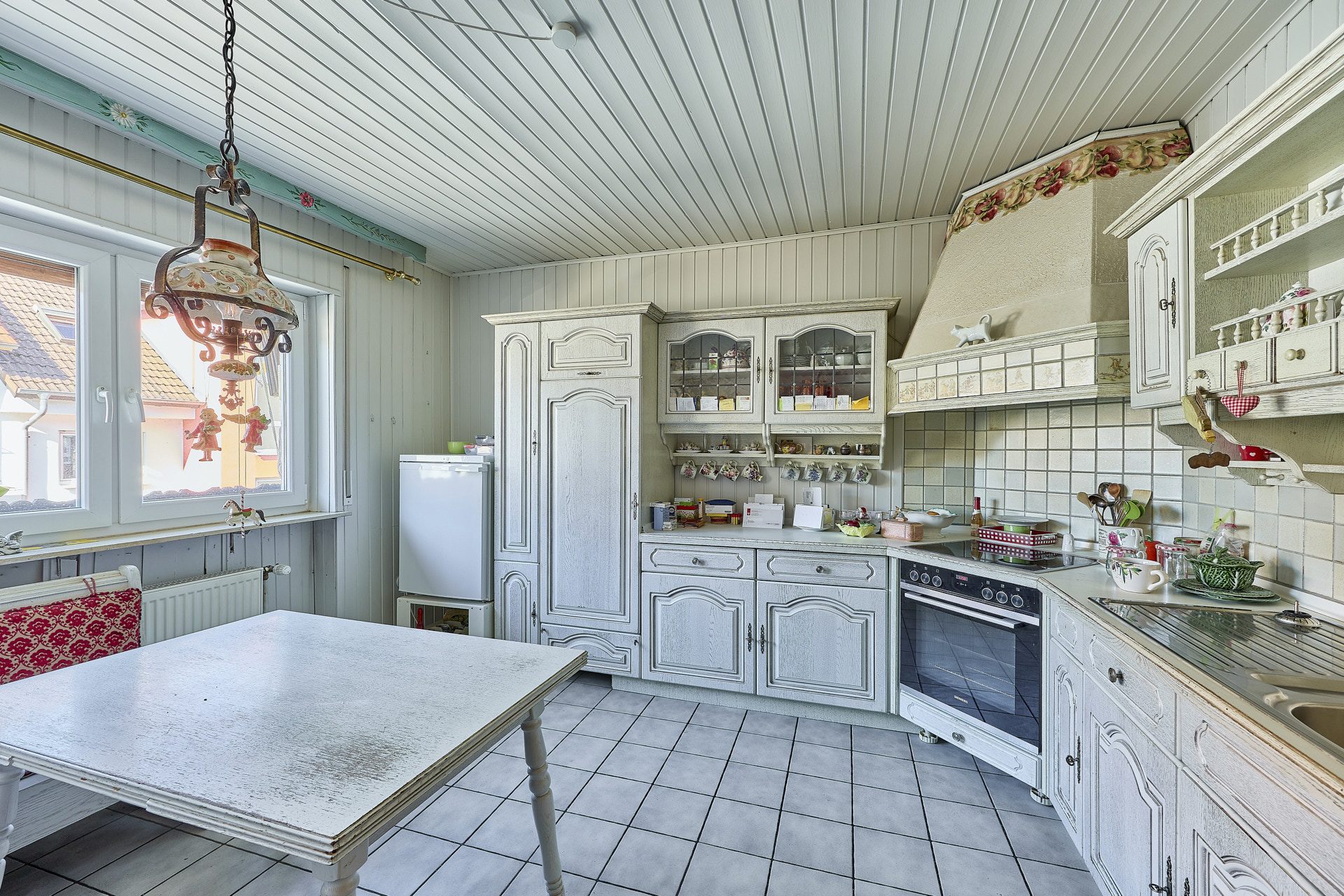 Immobilienangebot - Schriesheim - Alle - Großzügig wohnen in begehrter Lage:
Rarität mit großer Terrasse, Wellnessbereich und zwei Garagen