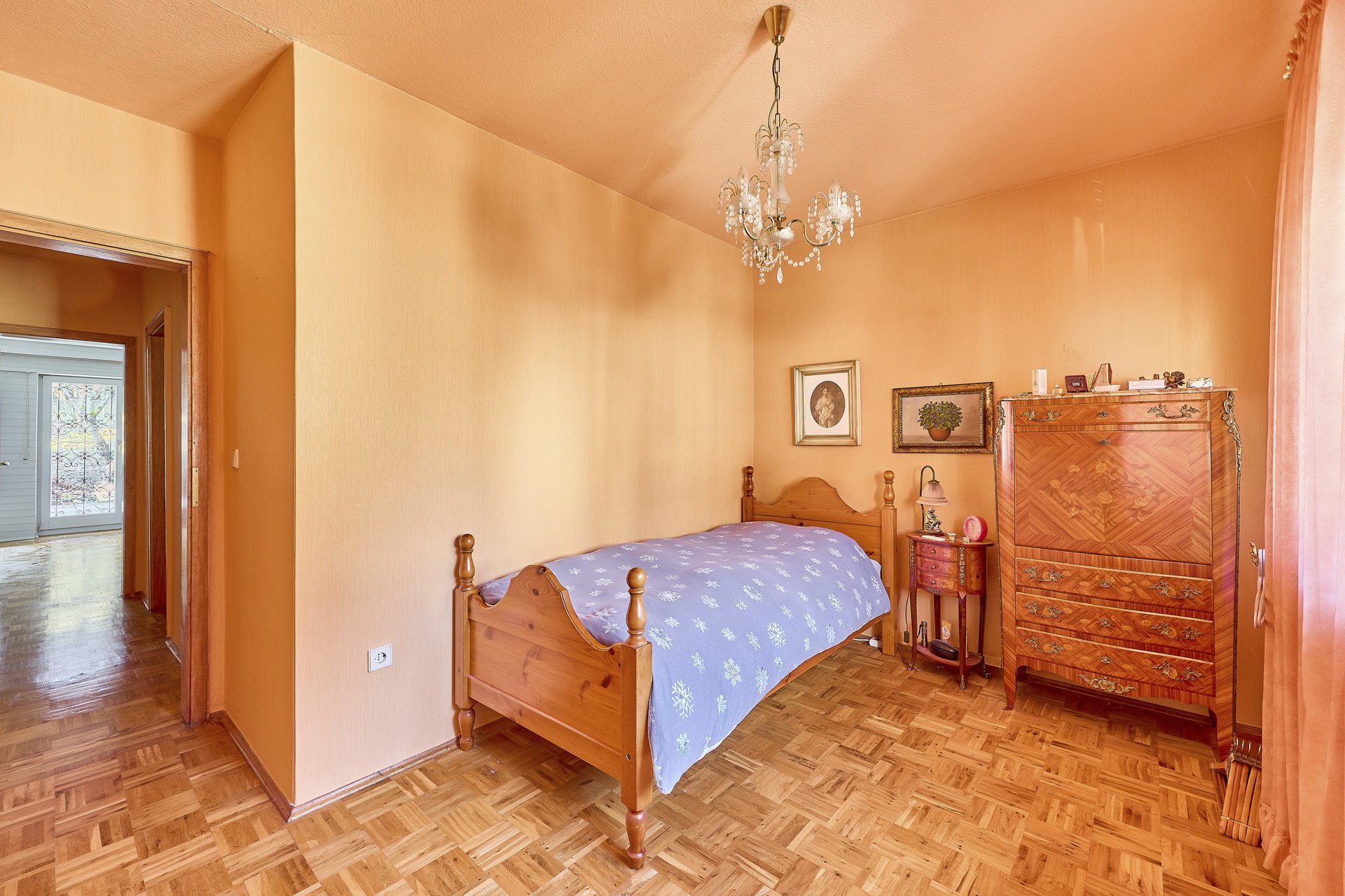 Immobilienangebot - Schriesheim - Alle - Großzügig wohnen in begehrter Lage:
Rarität mit großer Terrasse, Wellnessbereich und zwei Garagen