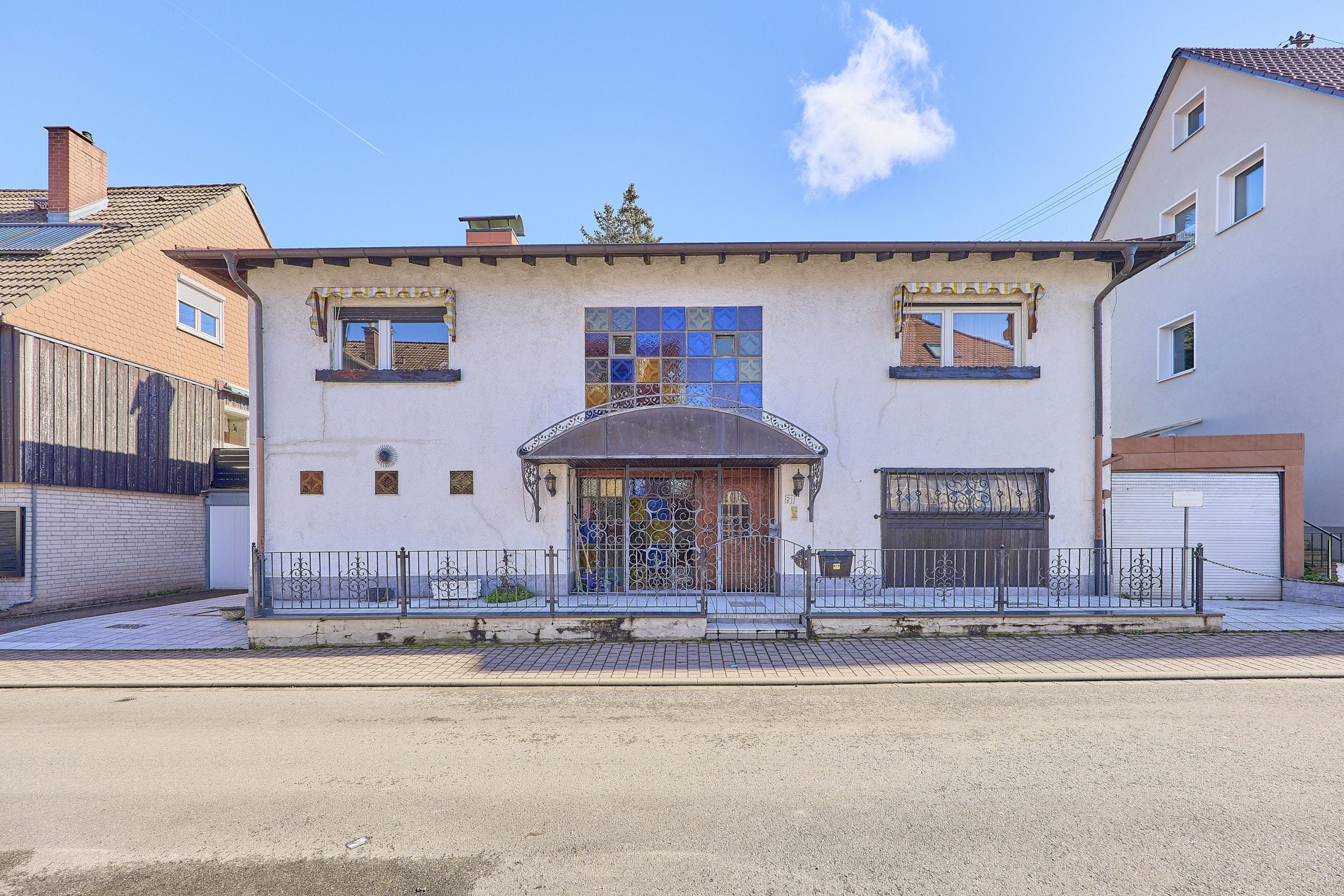 Immobilienangebot - Schriesheim - Alle - Großzügig wohnen in begehrter Lage:
Rarität mit großer Terrasse, Wellnessbereich und zwei Garagen