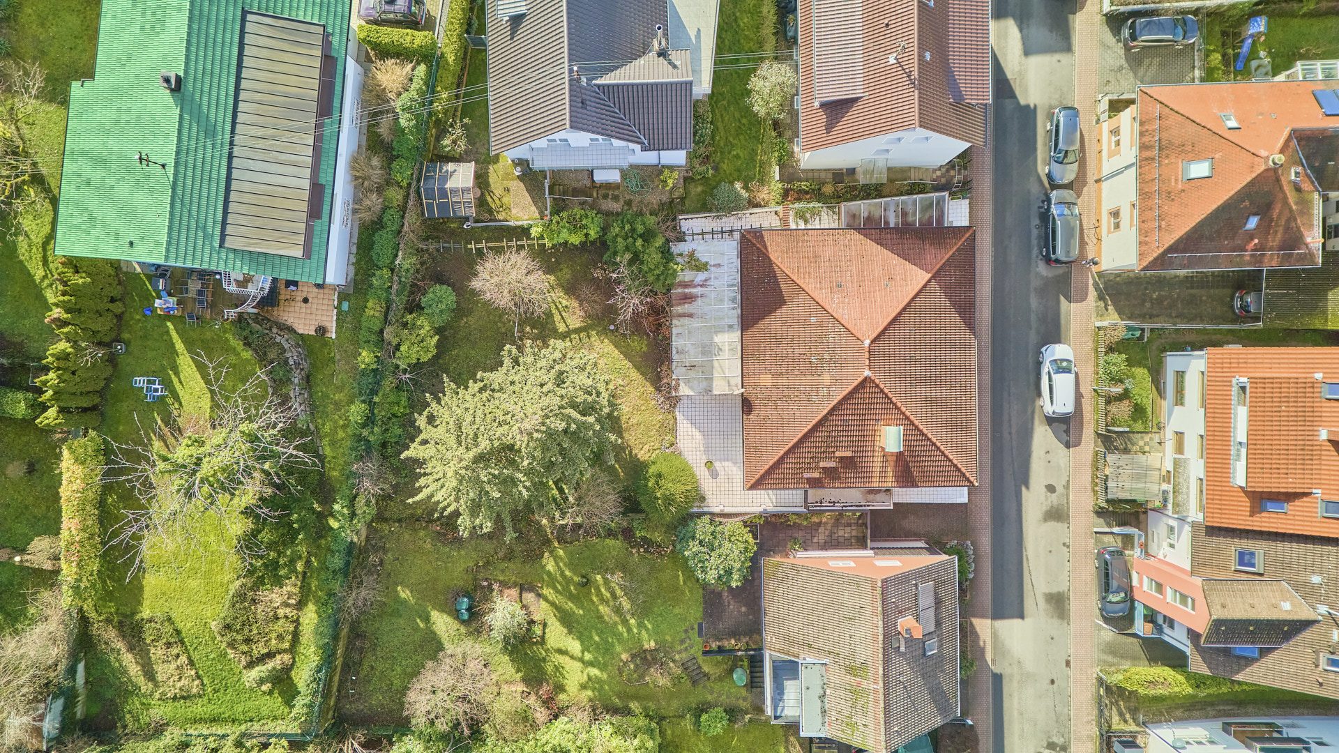 Immobilienangebot - Schriesheim - Alle - Großzügig wohnen in begehrter Lage:
Rarität mit großer Terrasse, Wellnessbereich und zwei Garagen