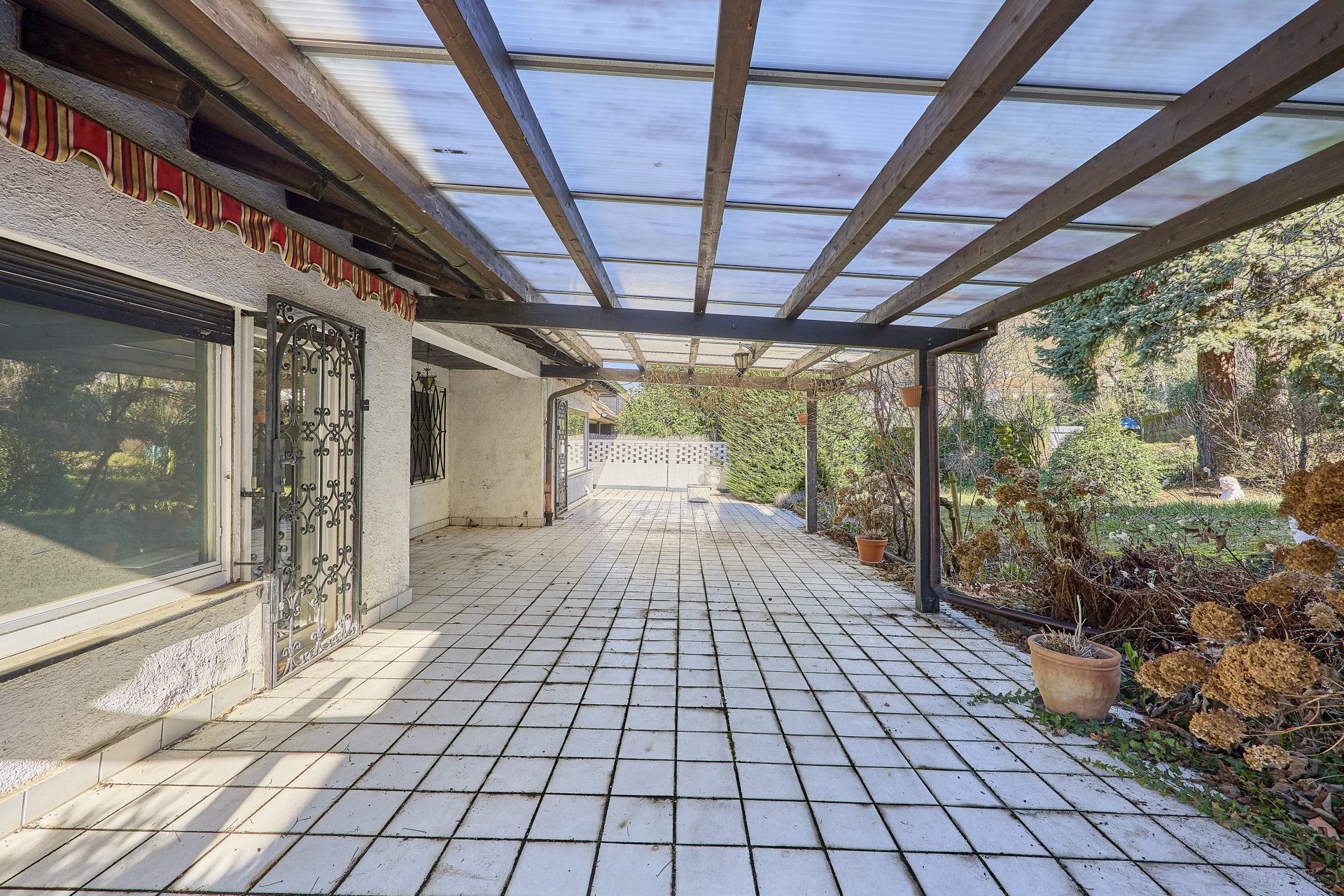 Immobilienangebot - Schriesheim - Alle - Großzügig wohnen in begehrter Lage:
Rarität mit großer Terrasse, Wellnessbereich und zwei Garagen