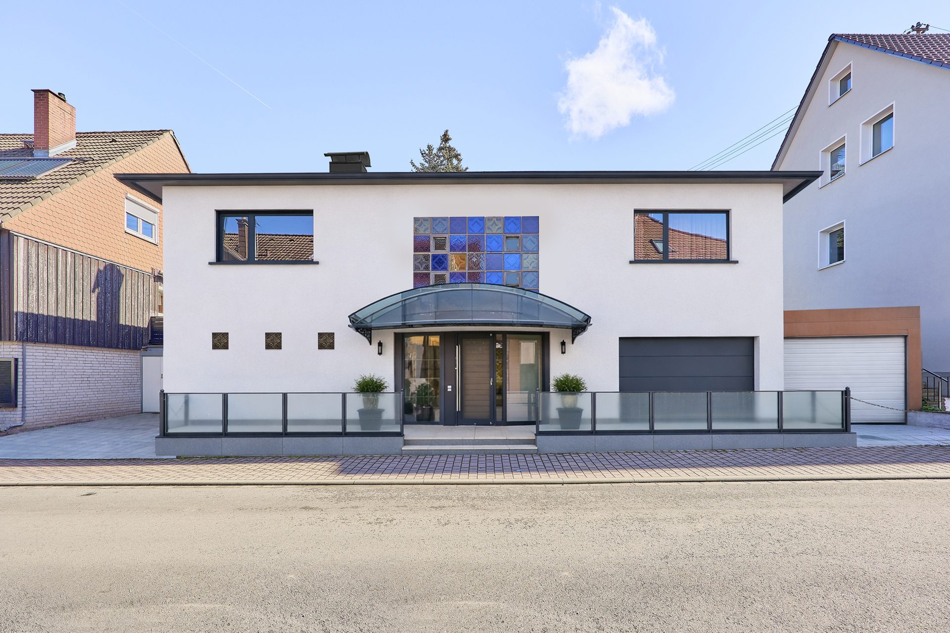 Immobilienangebot - Schriesheim - Alle - Großzügig wohnen in begehrter Lage:
Rarität mit großer Terrasse, Wellnessbereich und zwei Garagen