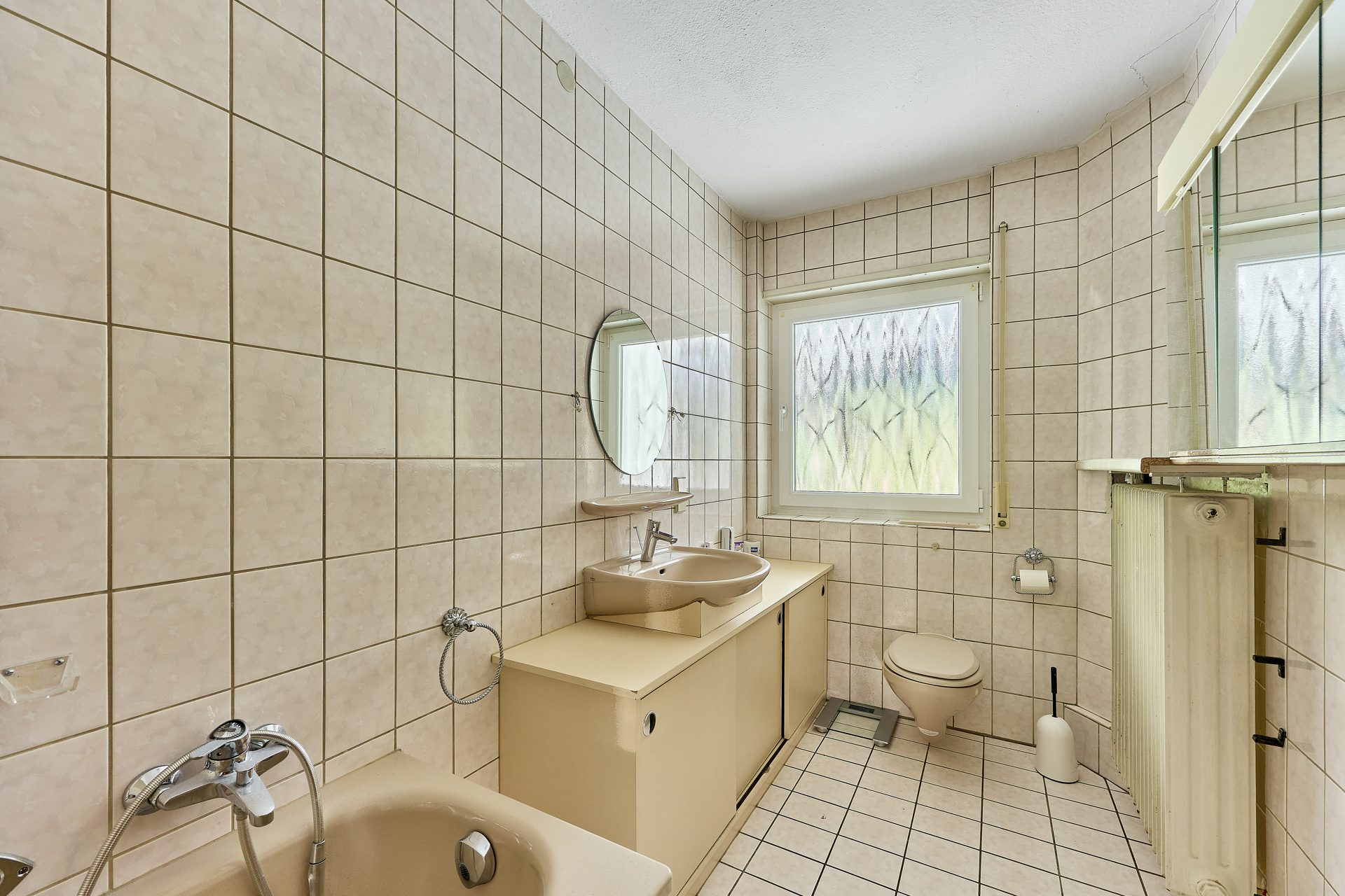 Immobilienangebot - Schriesheim - Alle - Großzügig wohnen in begehrter Lage:
Rarität mit großer Terrasse, Wellnessbereich und zwei Garagen